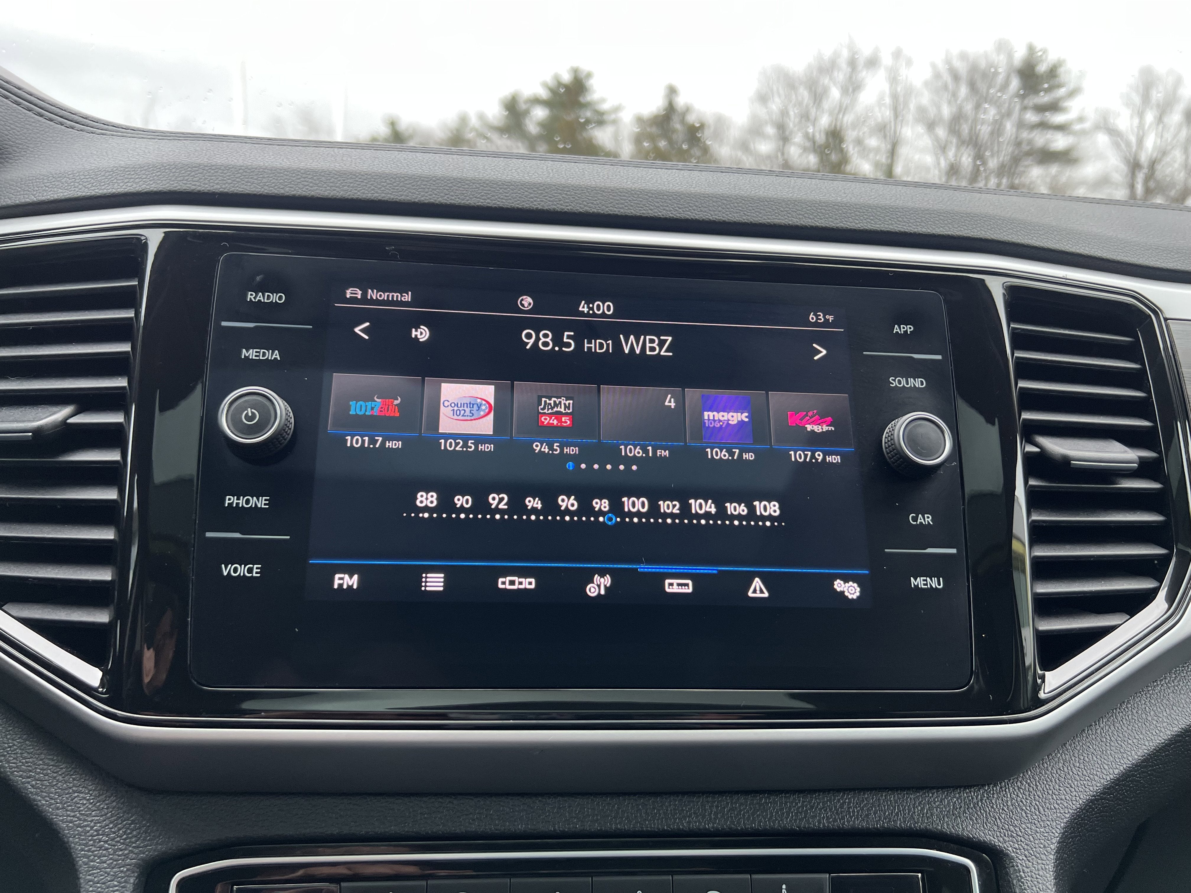 2023 Volkswagen Atlas 3.6L V6 SE w/Technology w/panoramic sunroof