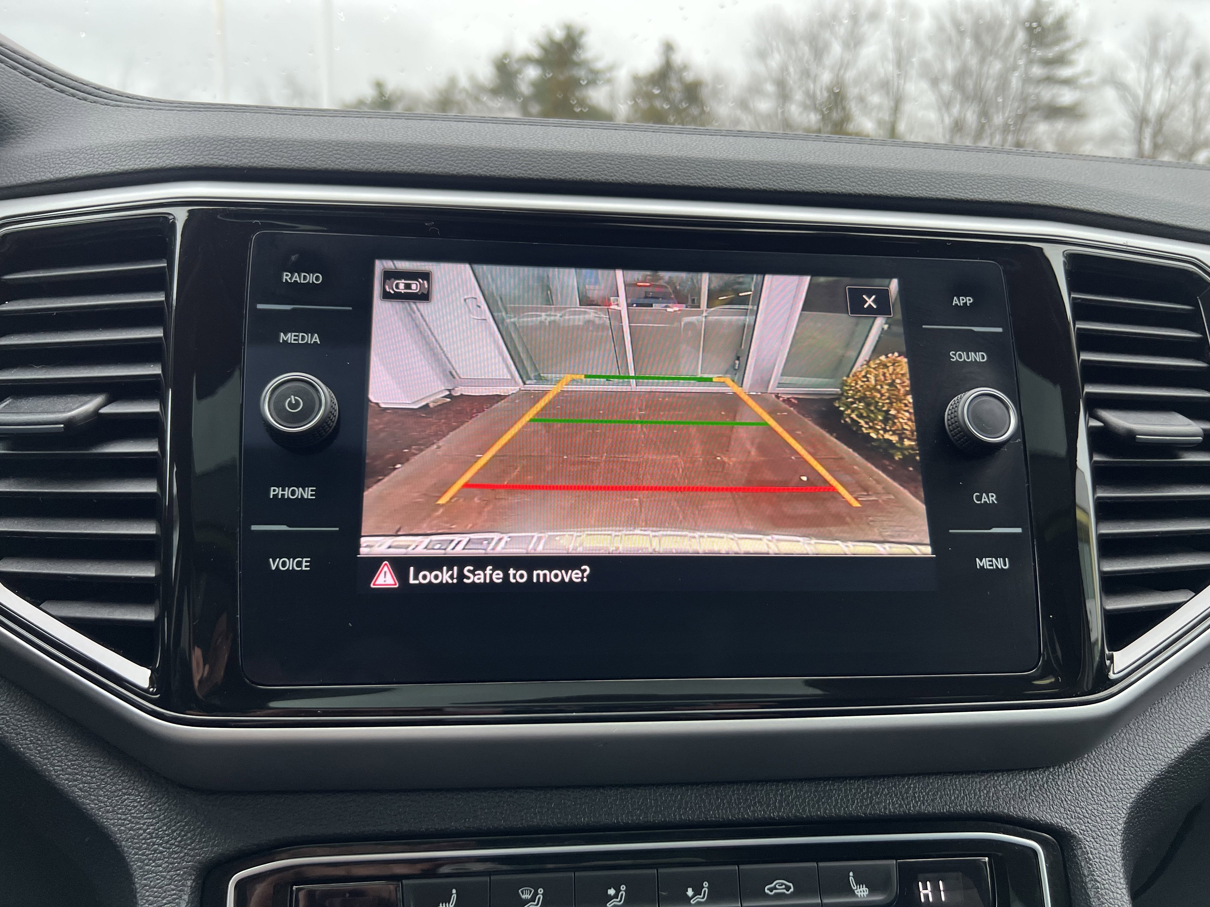 2023 Volkswagen Atlas 3.6L V6 SE w/Technology w/panoramic sunroof