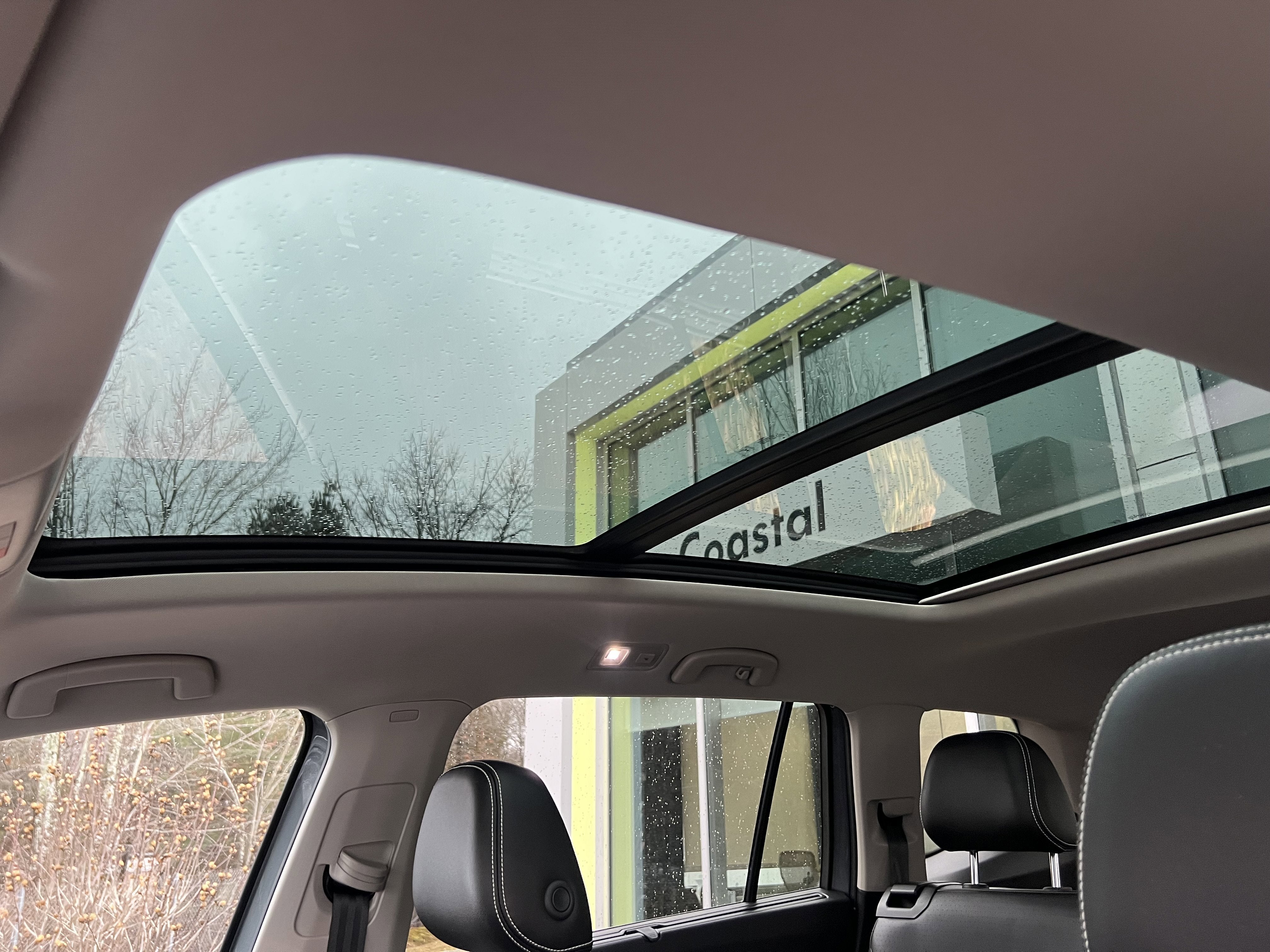 2023 Volkswagen Atlas 3.6L V6 SE w/Technology w/panoramic sunroof