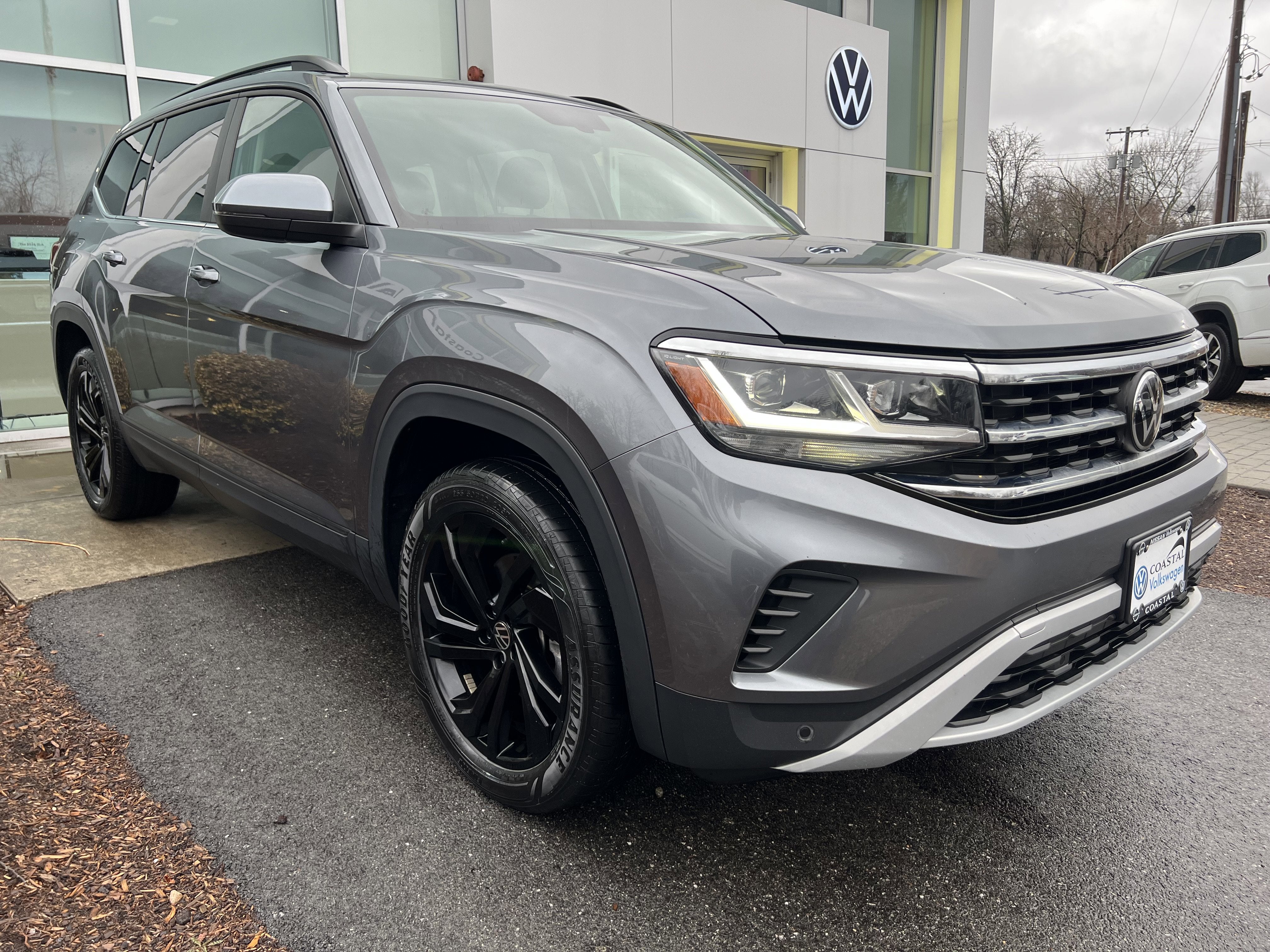 2023 Volkswagen Atlas 3.6L V6 SE w/Technology w/panoramic sunroof