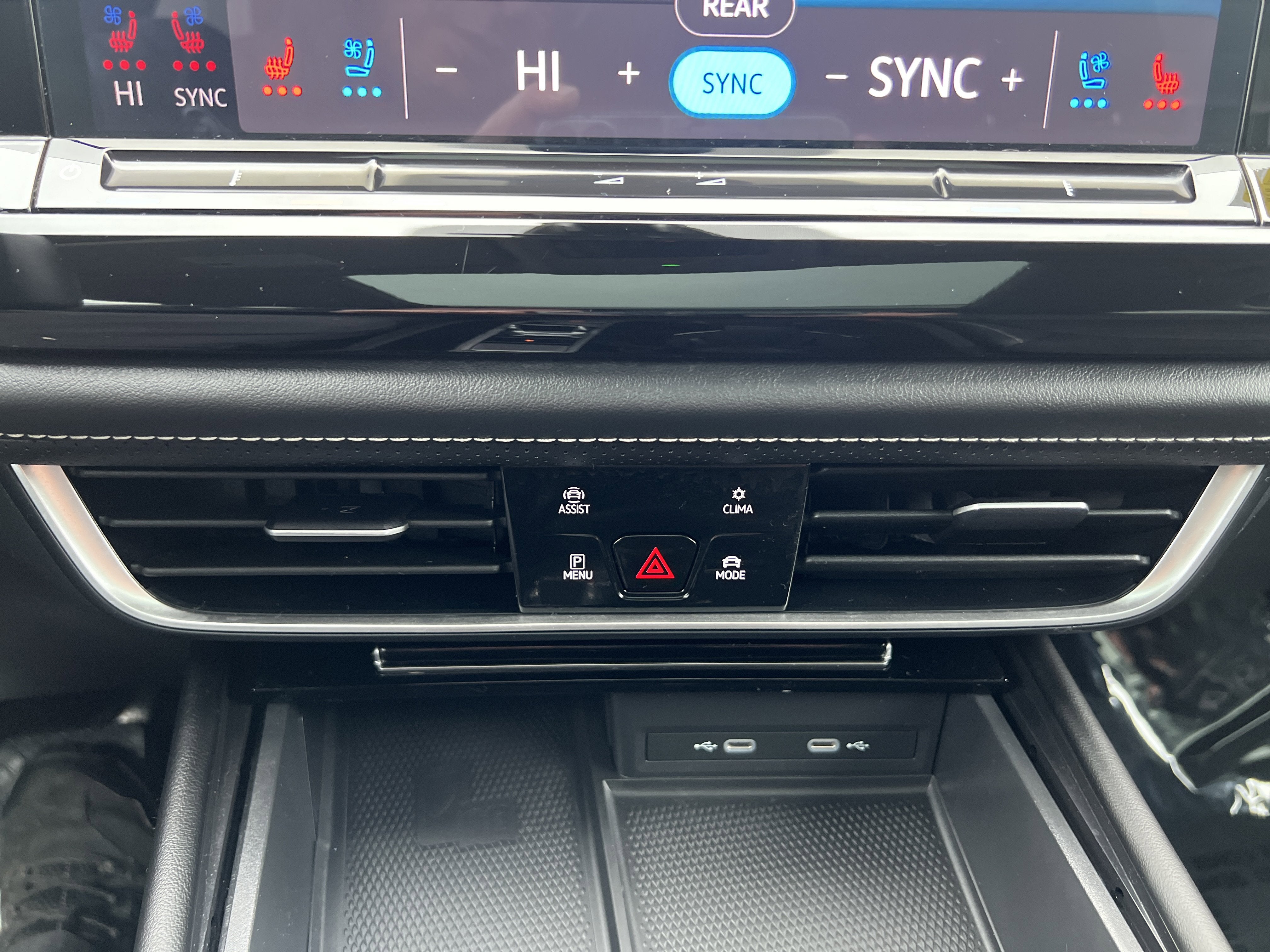 2024 Volkswagen Atlas 2.0T SE w/Technology