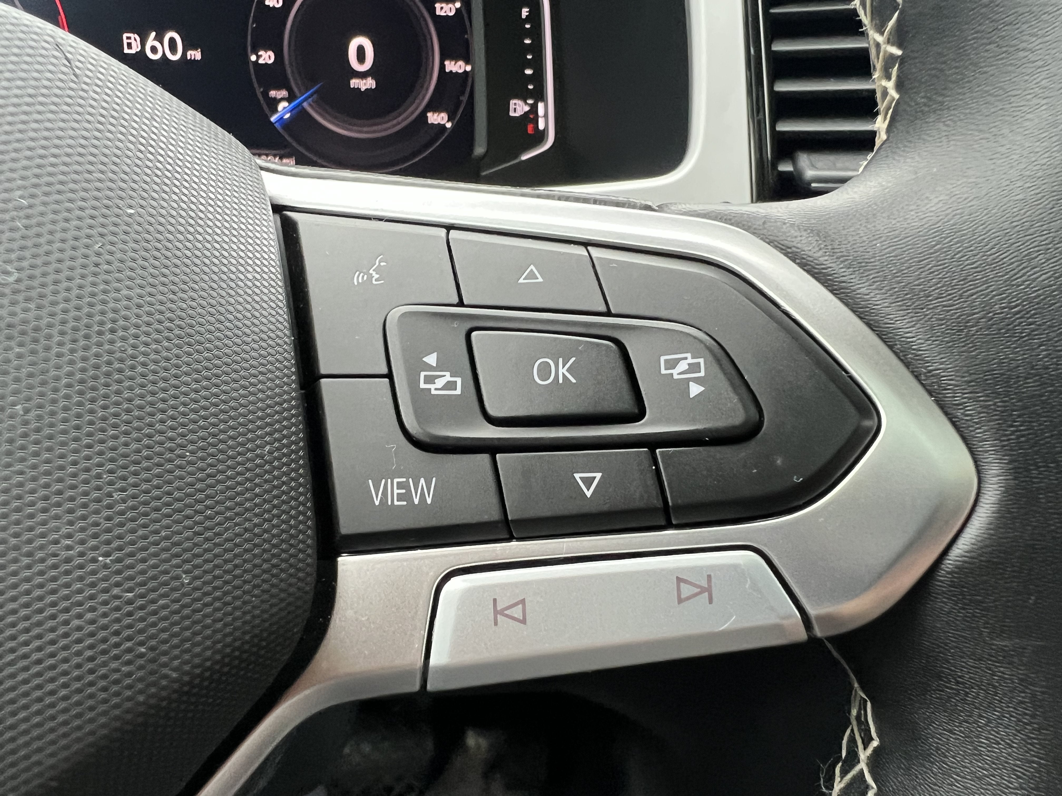 2023 Volkswagen Atlas 3.6L V6 SE w/Technology W/Panoramic Sunroof & Black Wheel Package