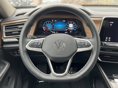 2024 Volkswagen Atlas 2.0T SE w/Technology w/panoramic sunroof and BWP