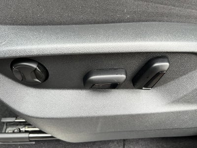 2024 Volkswagen Atlas 2.0T SE w/Technology w/panoramic sunroof and BWP