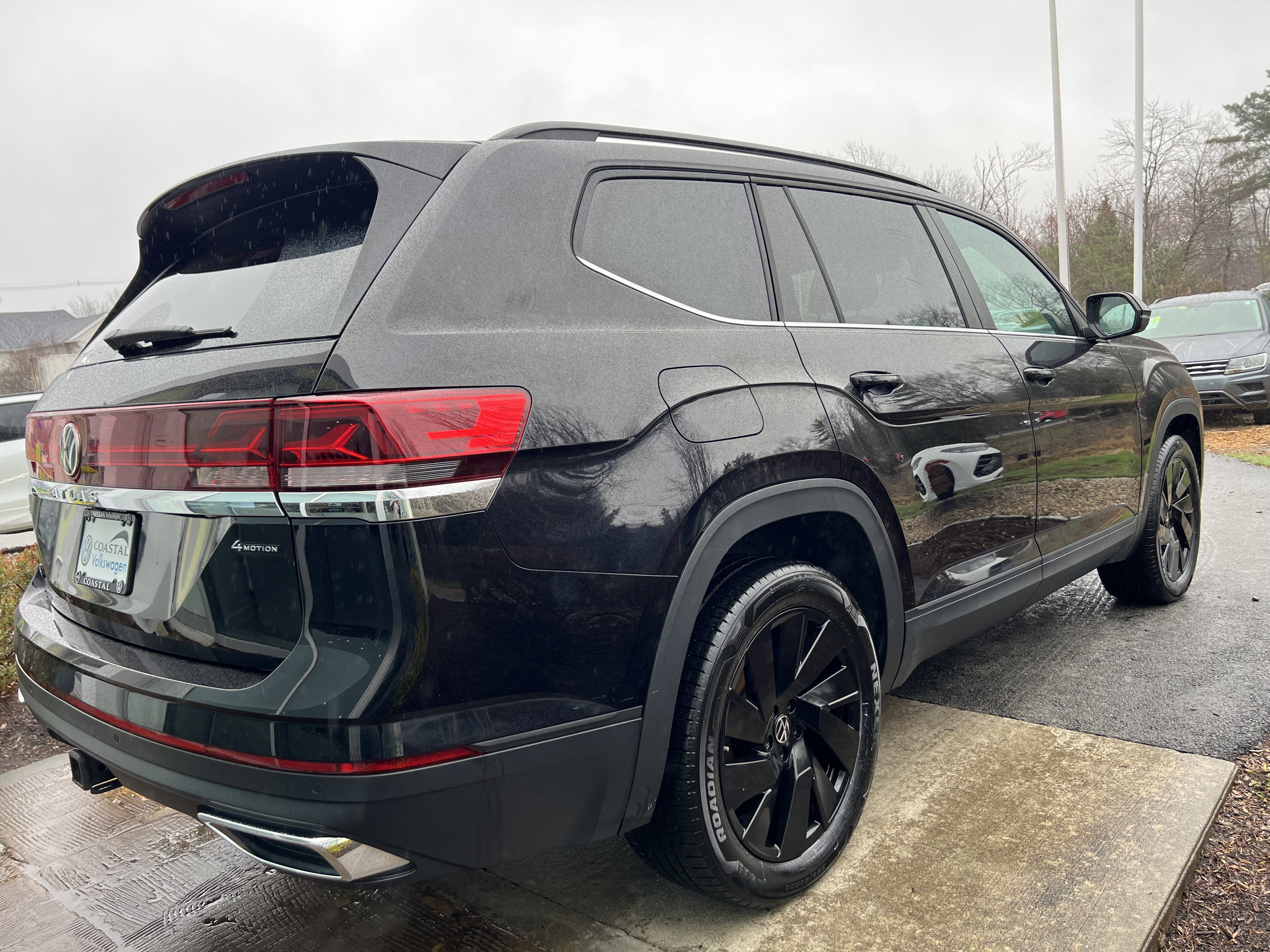 2024 Volkswagen Atlas 2.0T SE w/Technology w/panoramic sunroof and BWP