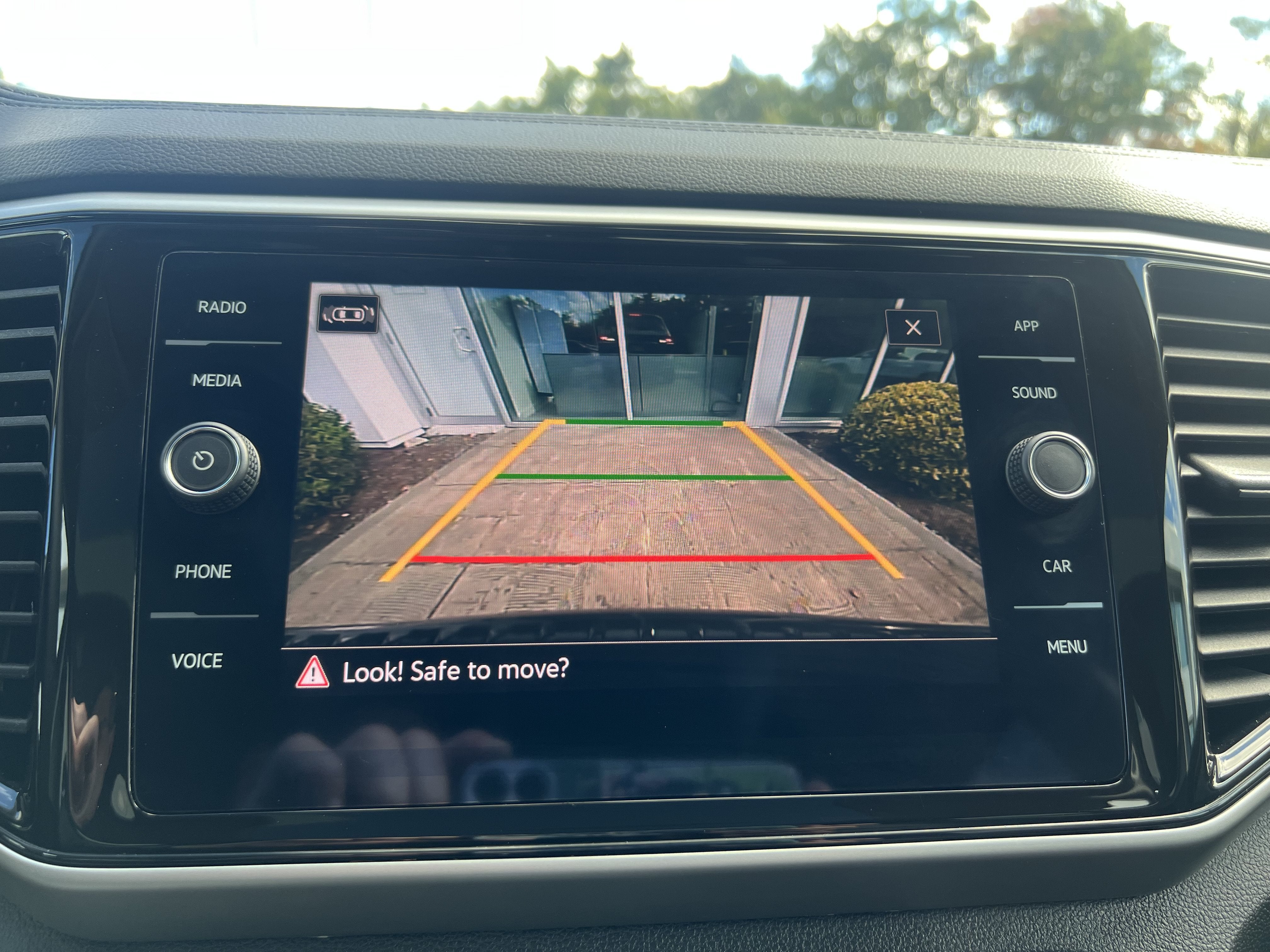 2023 Volkswagen Atlas 3.6L V6 SE w/Technology w/sunroof