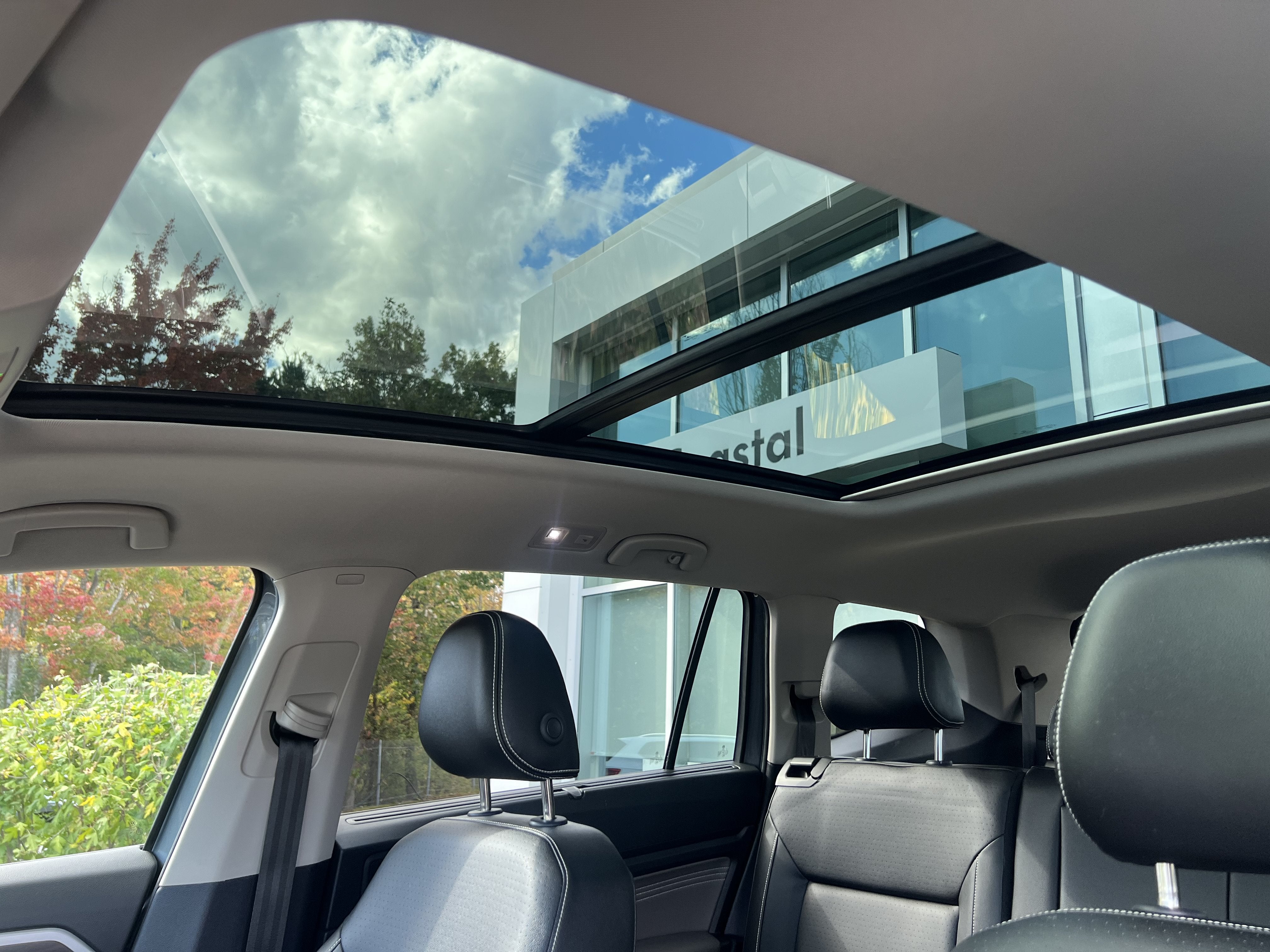2023 Volkswagen Atlas 3.6L V6 SE w/Technology w/sunroof