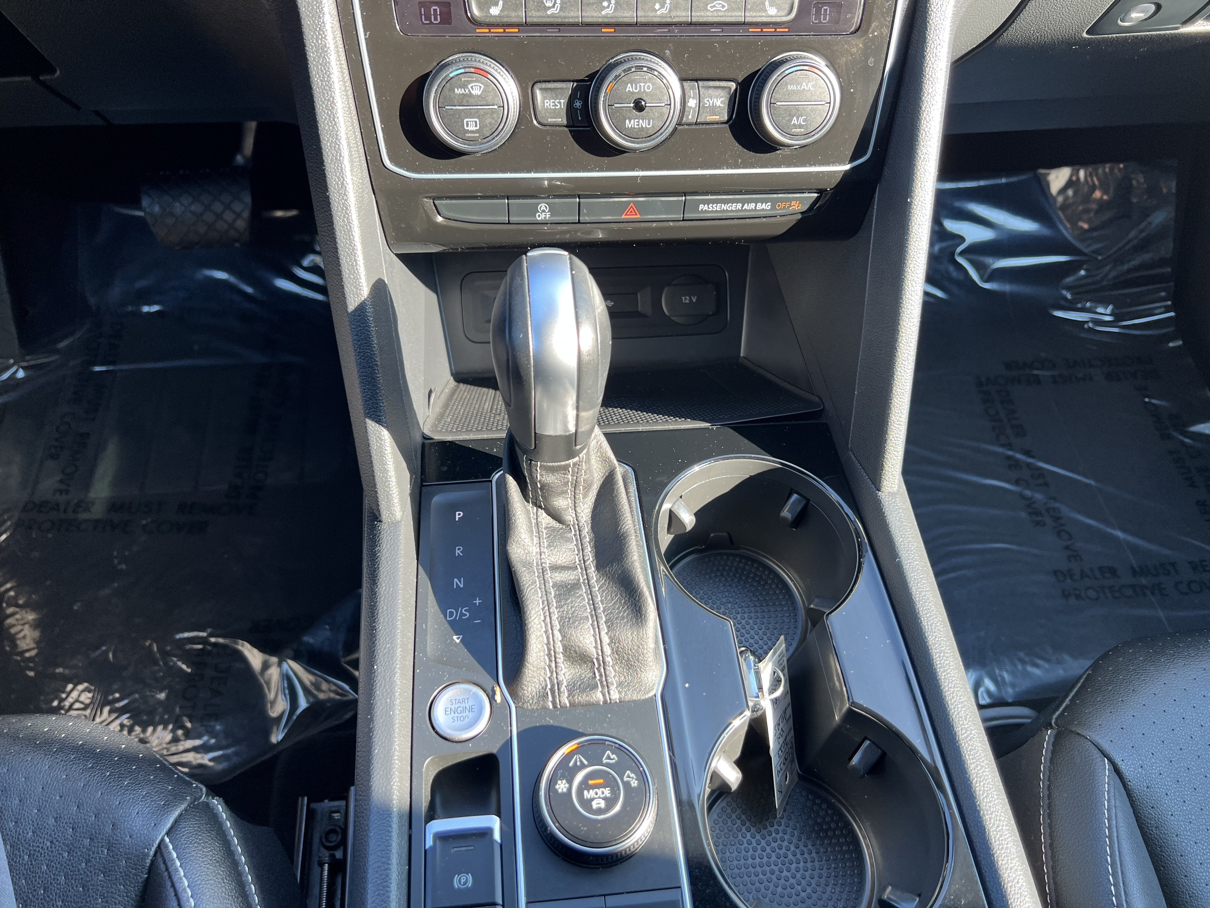 2023 Volkswagen Atlas 3.6L V6 SE w/Technology W/Panoramic Sunroof & Captains Chairs