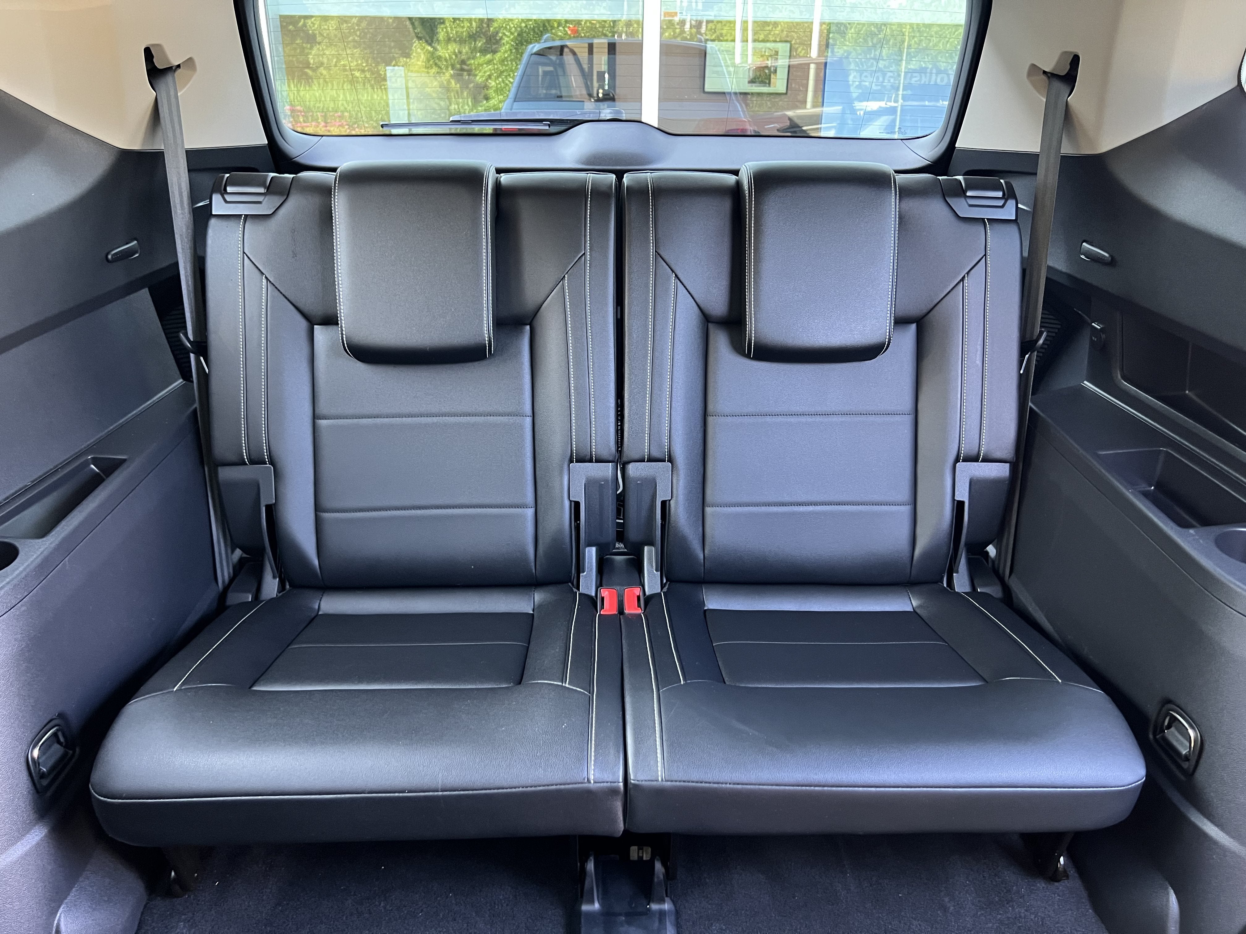 2023 Volkswagen Atlas 3.6L V6 SE w/Technology W/Panoramic Sunroof & Captains Chairs