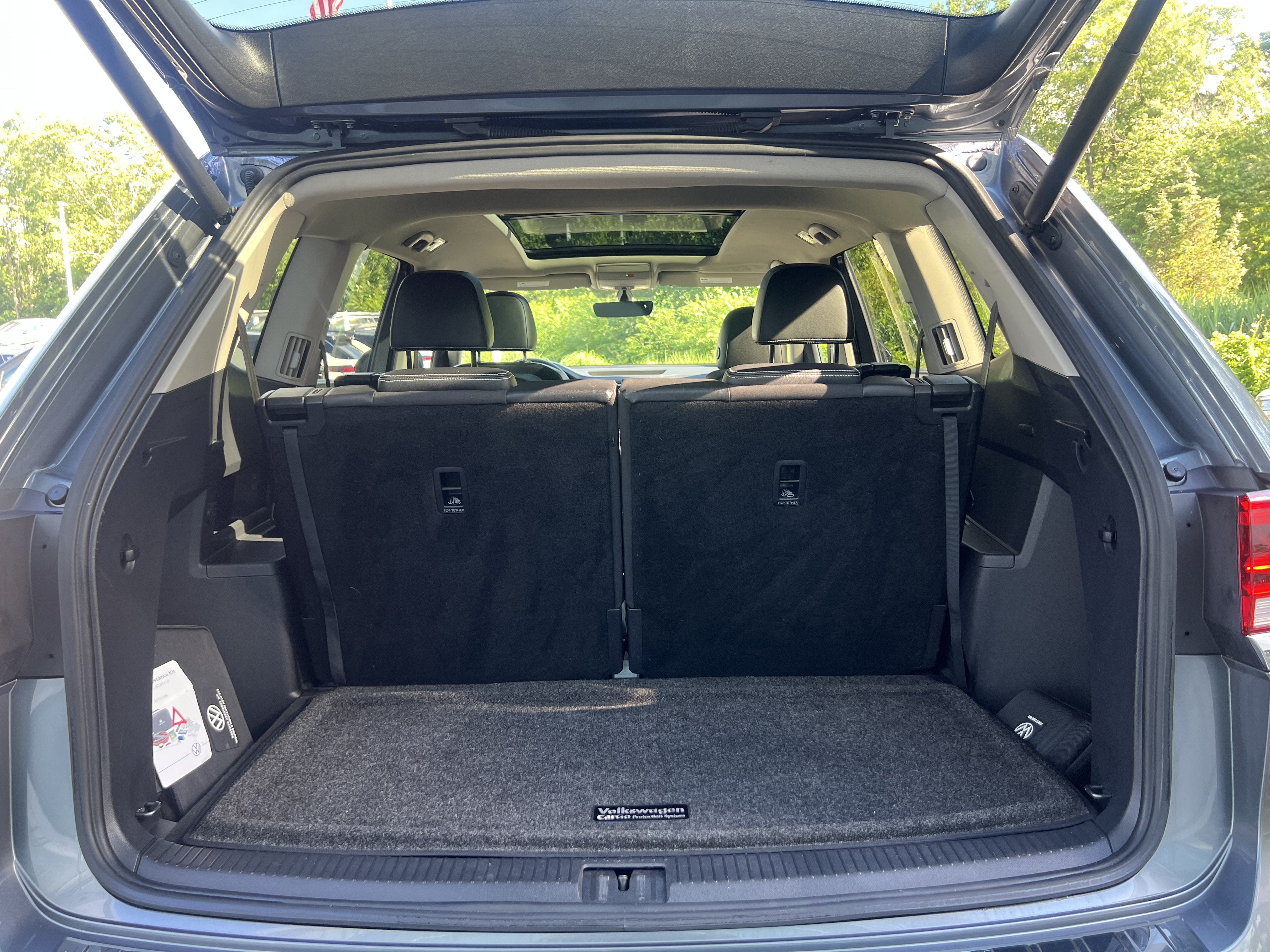 2022 Volkswagen Atlas 3.6L V6 SE w/Technology W/Panoramic Sunroof & Captains Chairs