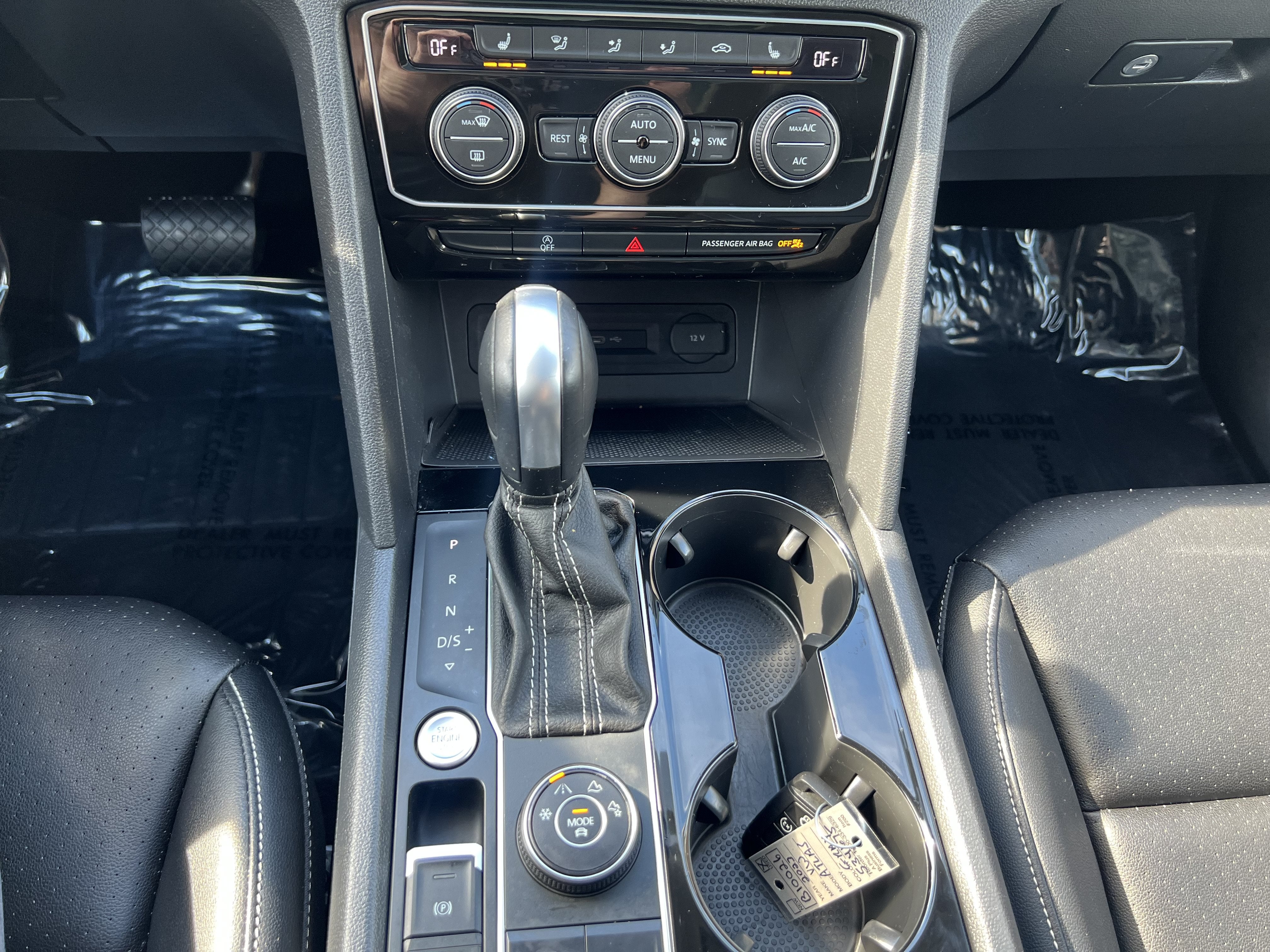 2023 Volkswagen Atlas 3.6L V6 SE w/Technology W/Panoramic Sunroof & Captains Chairs