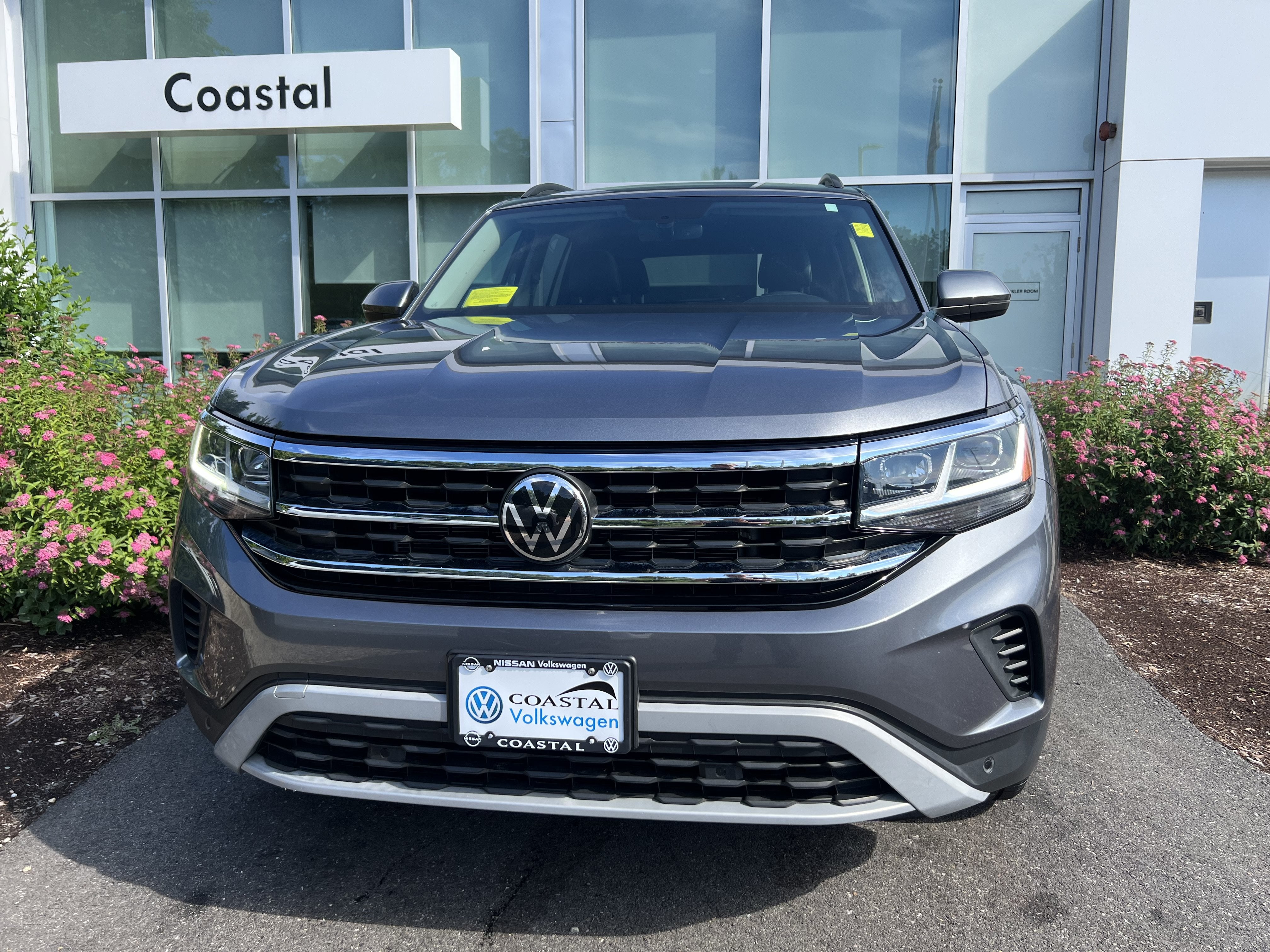 2023 Volkswagen Atlas 3.6L V6 SE w/Technology W/Panoramic Sunroof & Captains Chairs