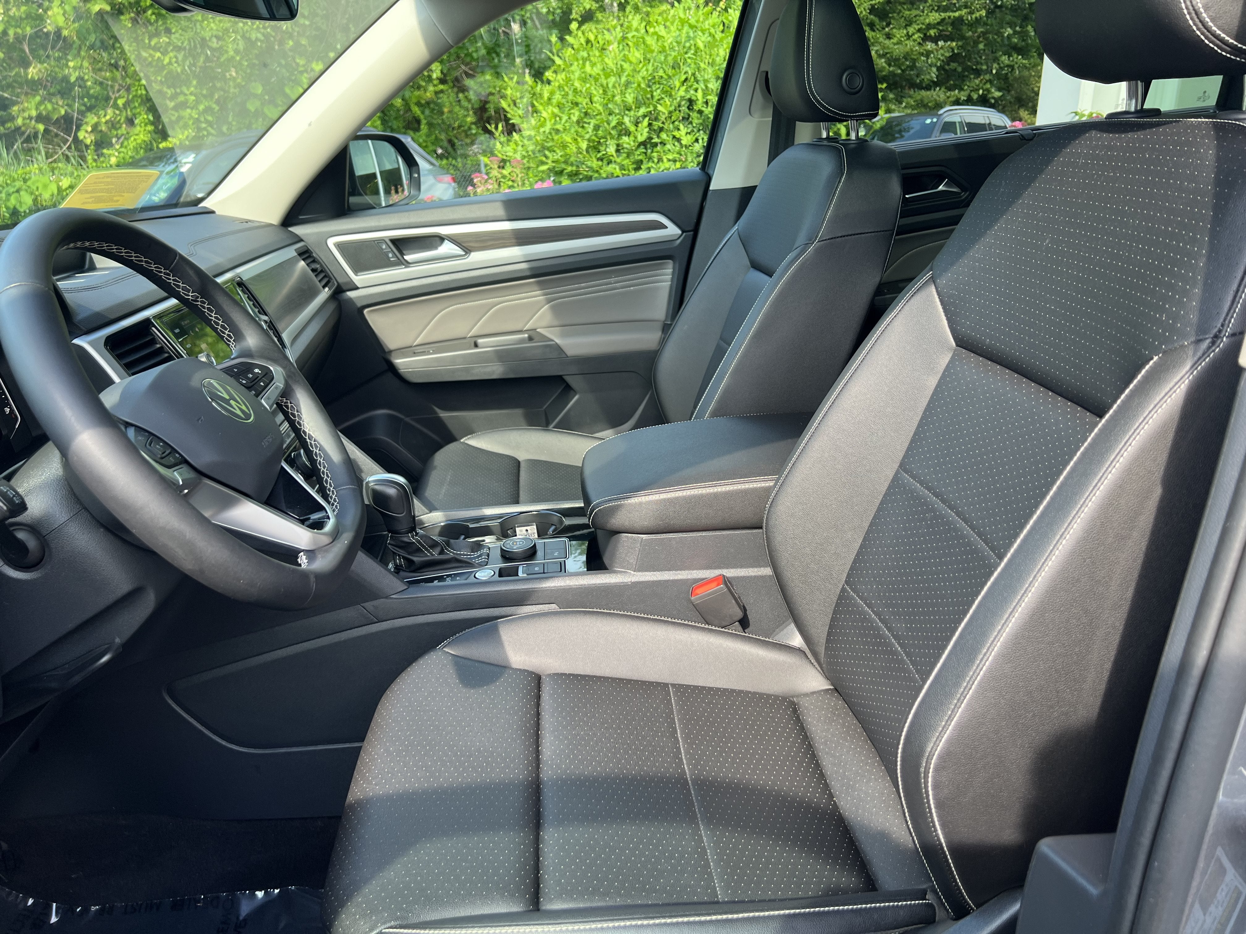 2023 Volkswagen Atlas 3.6L V6 SE w/Technology W/Panoramic Sunroof & Captains Chairs