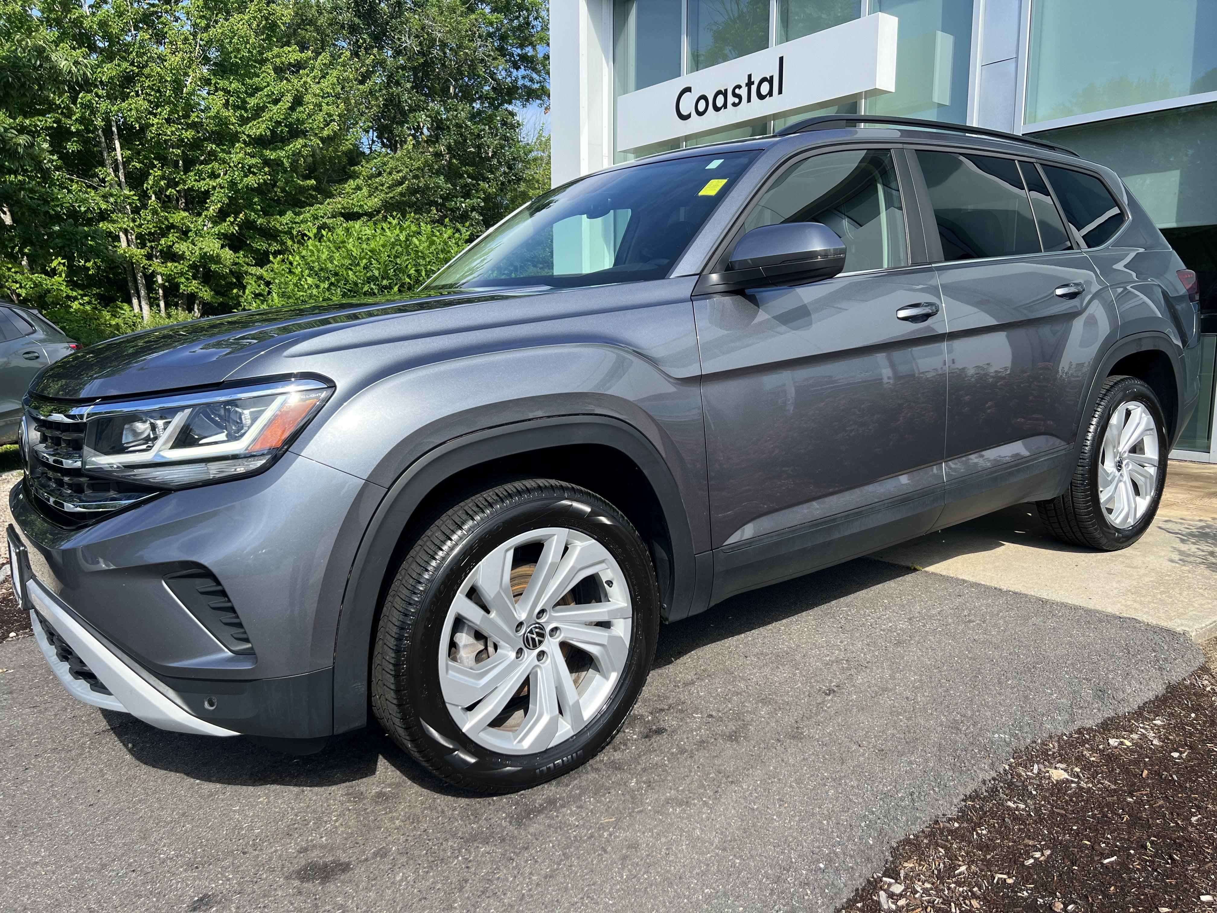 2023 Volkswagen Atlas 3.6L V6 SE w/Technology W/Panoramic Sunroof & Captains Chairs