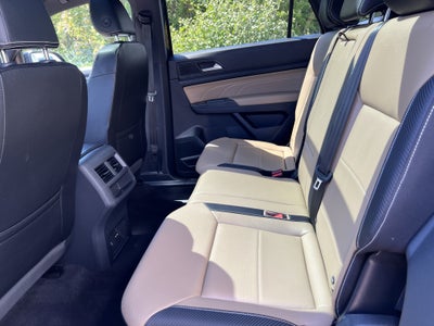 2023 Volkswagen Atlas Cross Sport 2.0T SEL R-Line Black