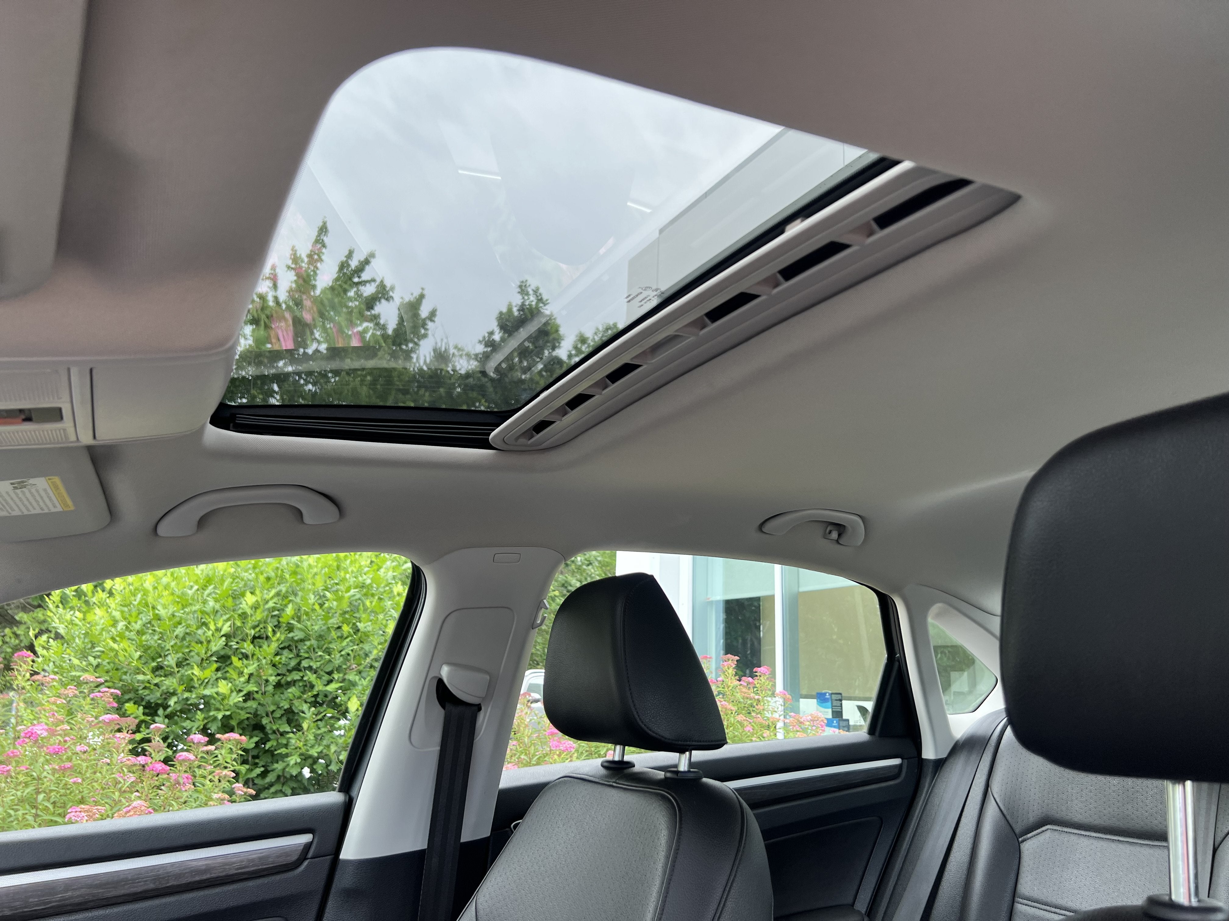 2017 Volkswagen Passat 1.8T SE w/Technology