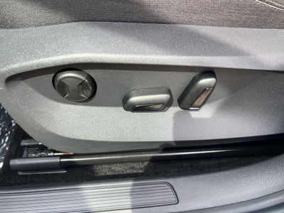 2025 Volkswagen Taos SE Black