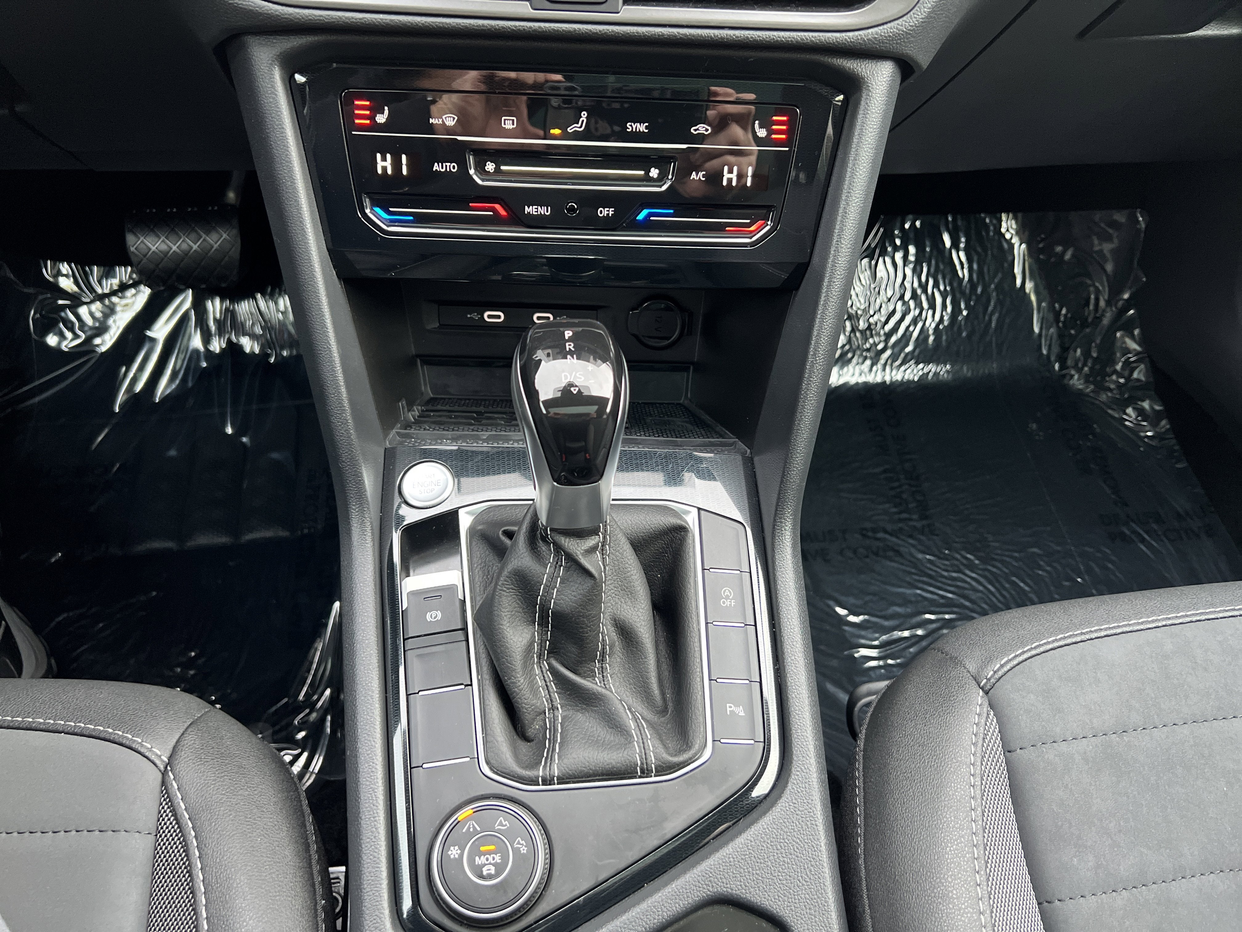 2025 Volkswagen Taos SE Black