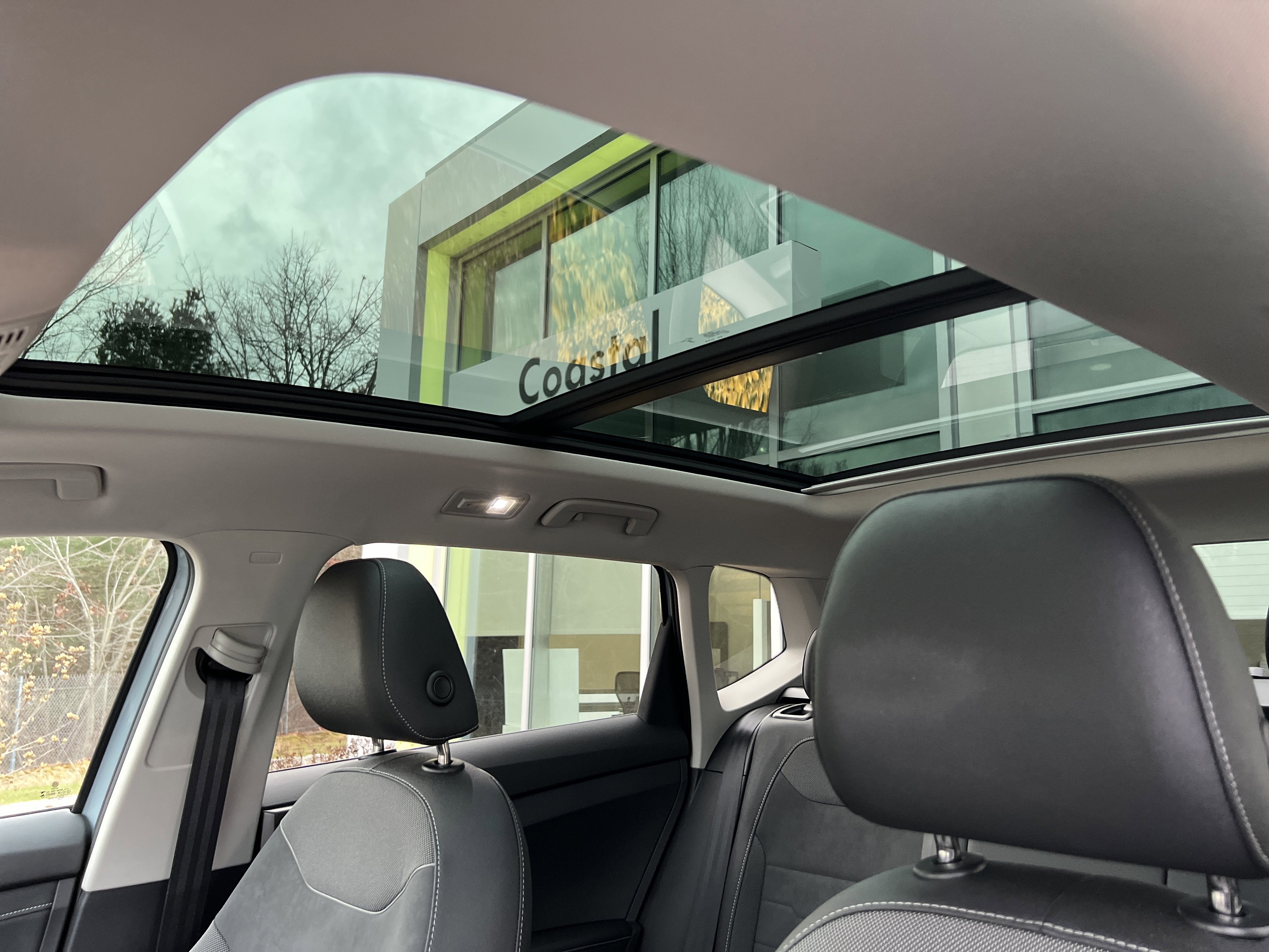 2025 Volkswagen Taos SE Black