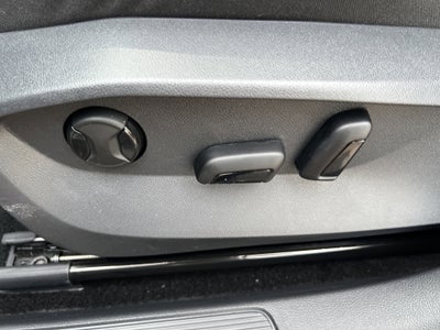 2025 Volkswagen Taos SE Black