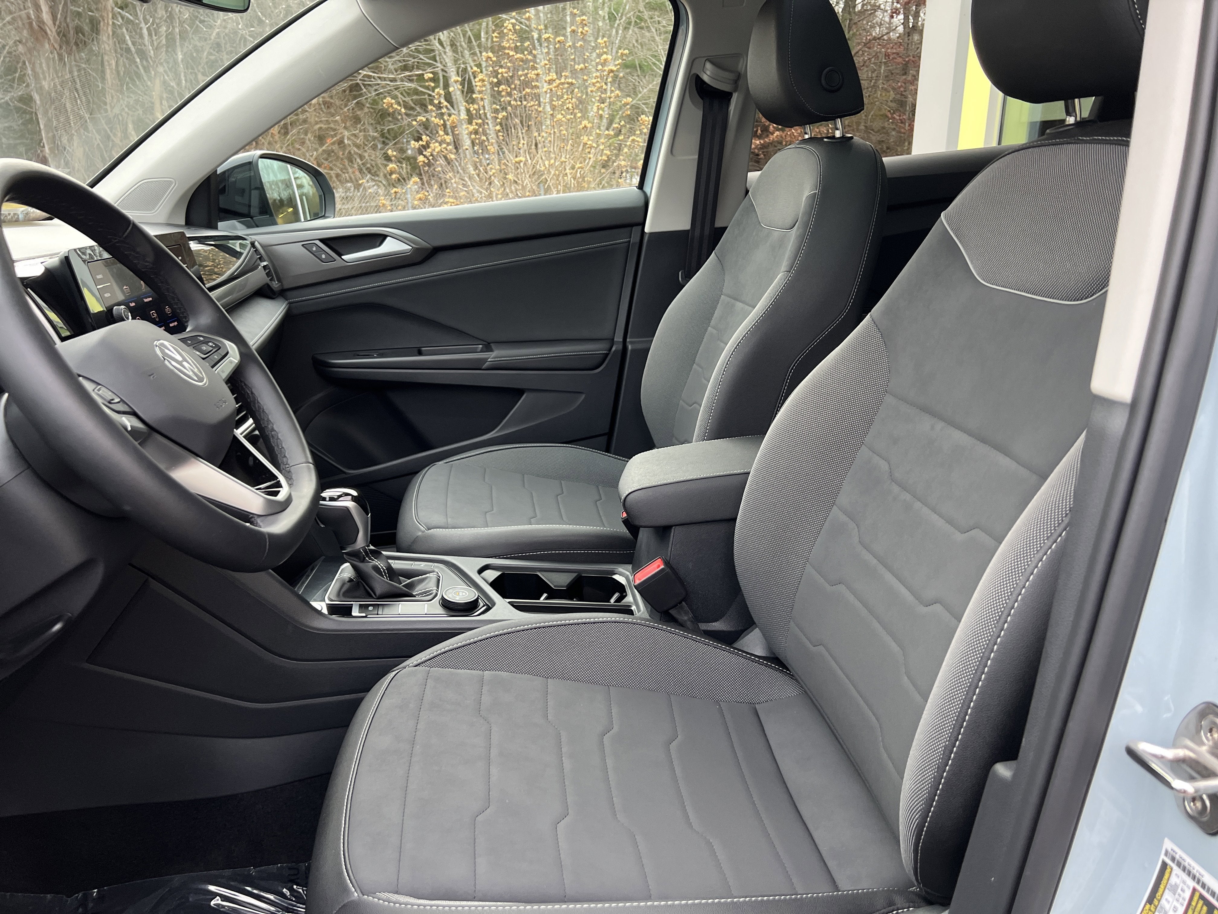 2025 Volkswagen Taos SE Black