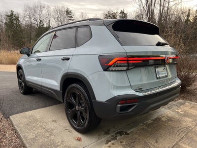 2025 Volkswagen Taos SE Black