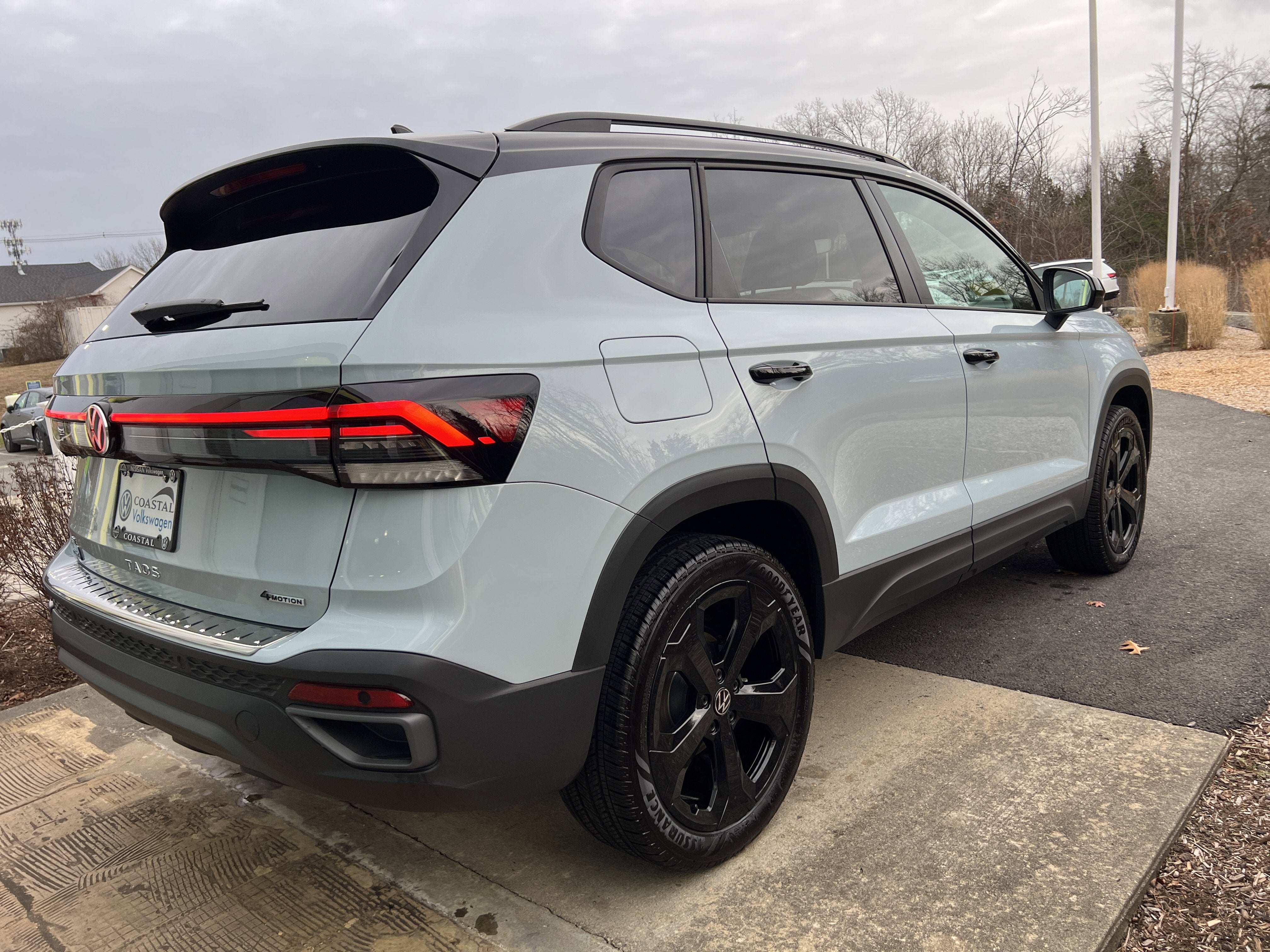 2025 Volkswagen Taos SE Black