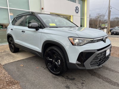 2025 Volkswagen Taos SE Black