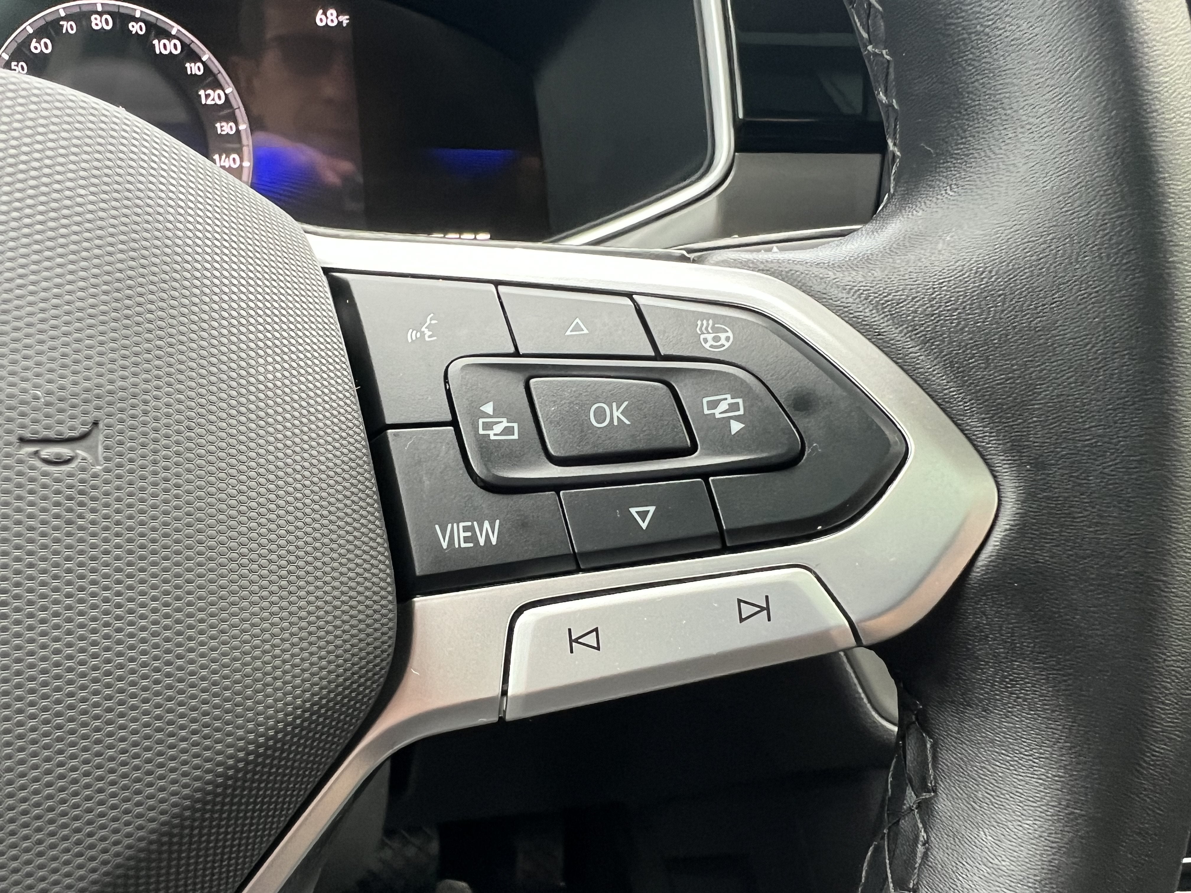 2025 Volkswagen Taos SE Black