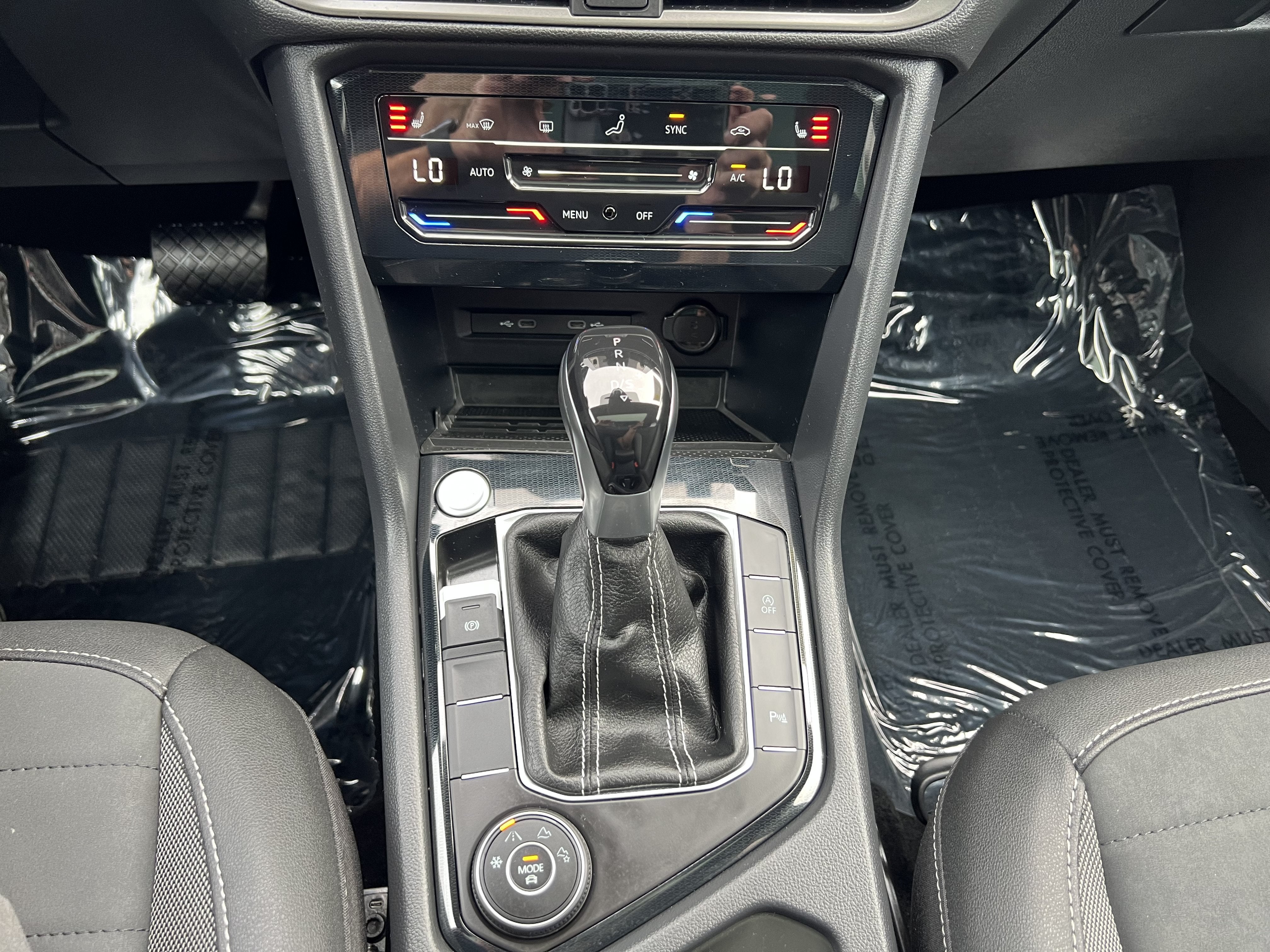 2025 Volkswagen Taos SE Black