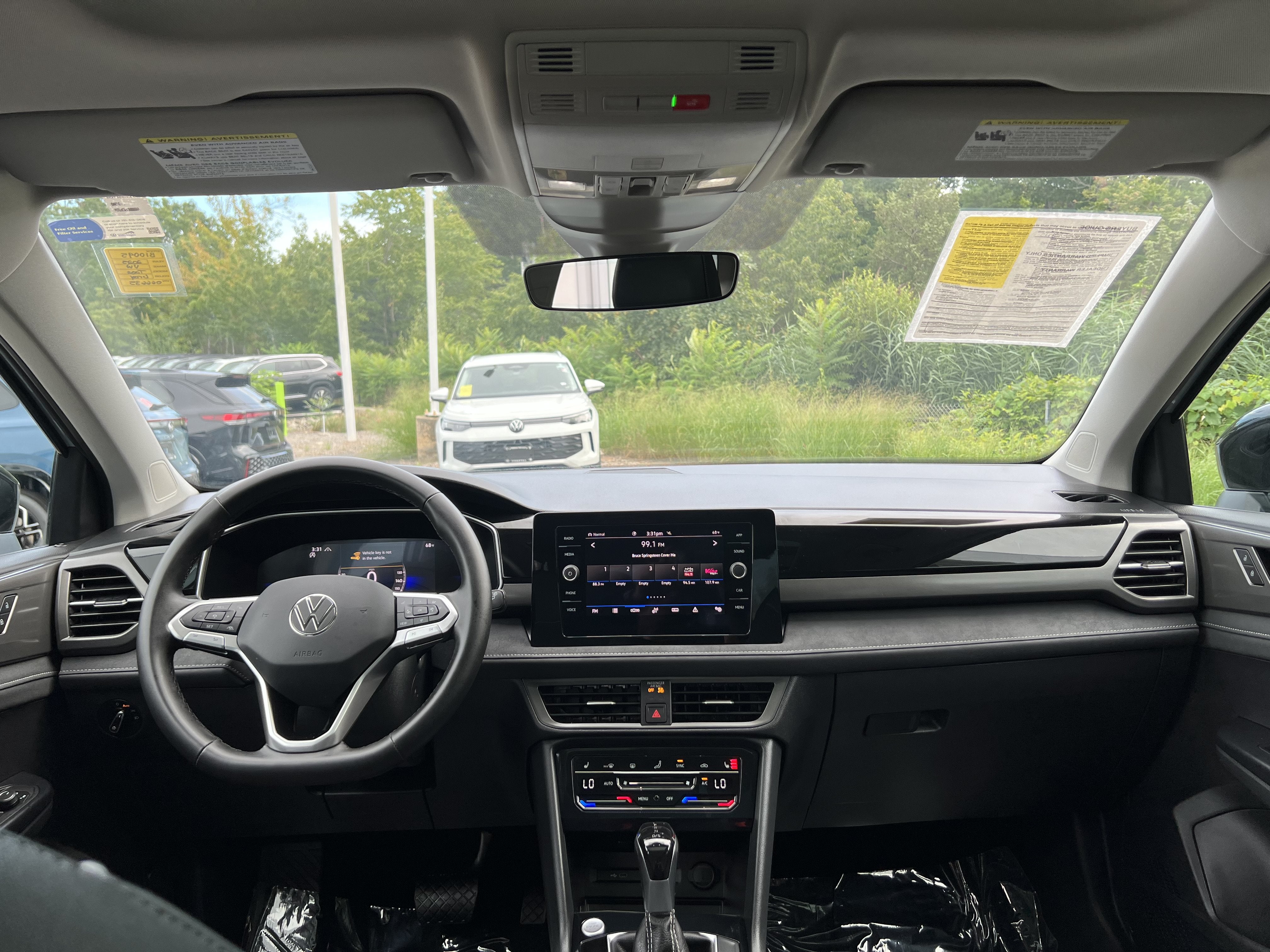2025 Volkswagen Taos SE Black