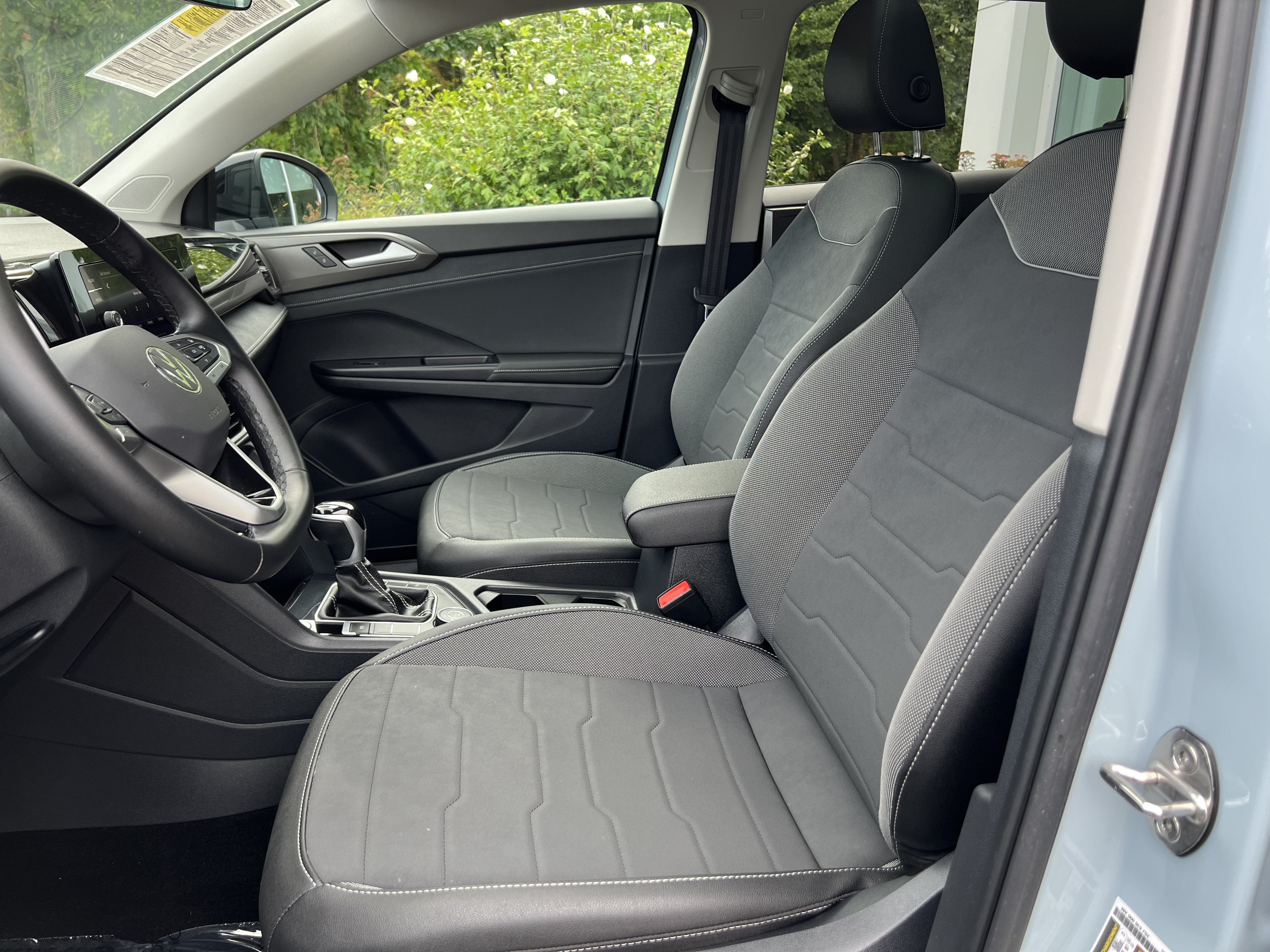 2025 Volkswagen Taos SE Black