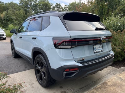 2025 Volkswagen Taos SE Black