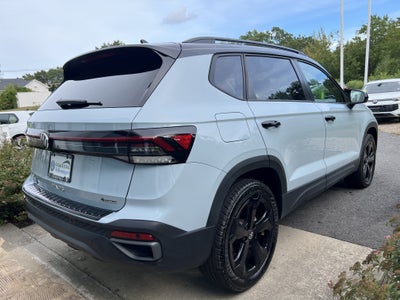 2025 Volkswagen Taos SE Black