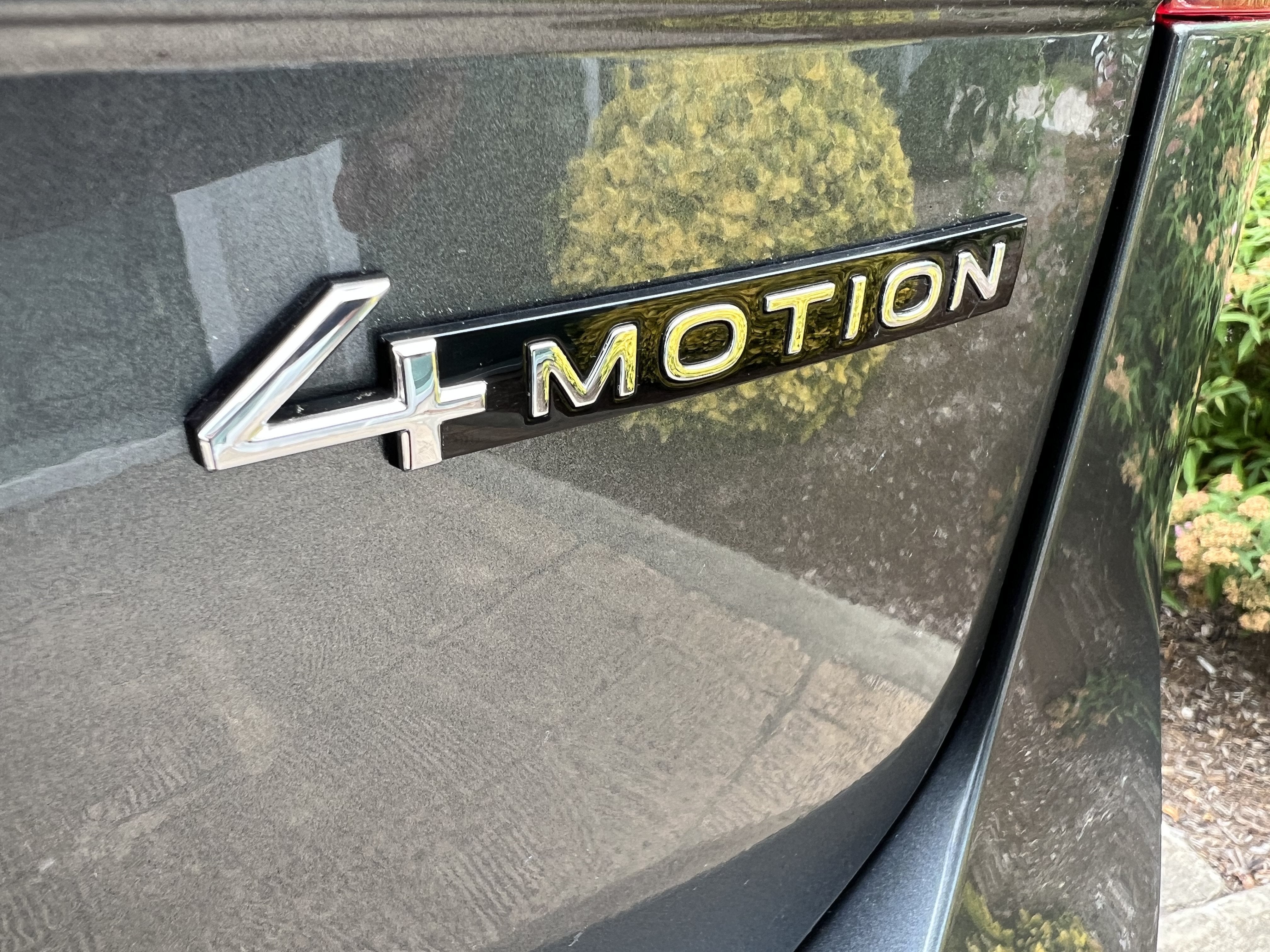 2023 Volkswagen Tiguan SEL R-Line