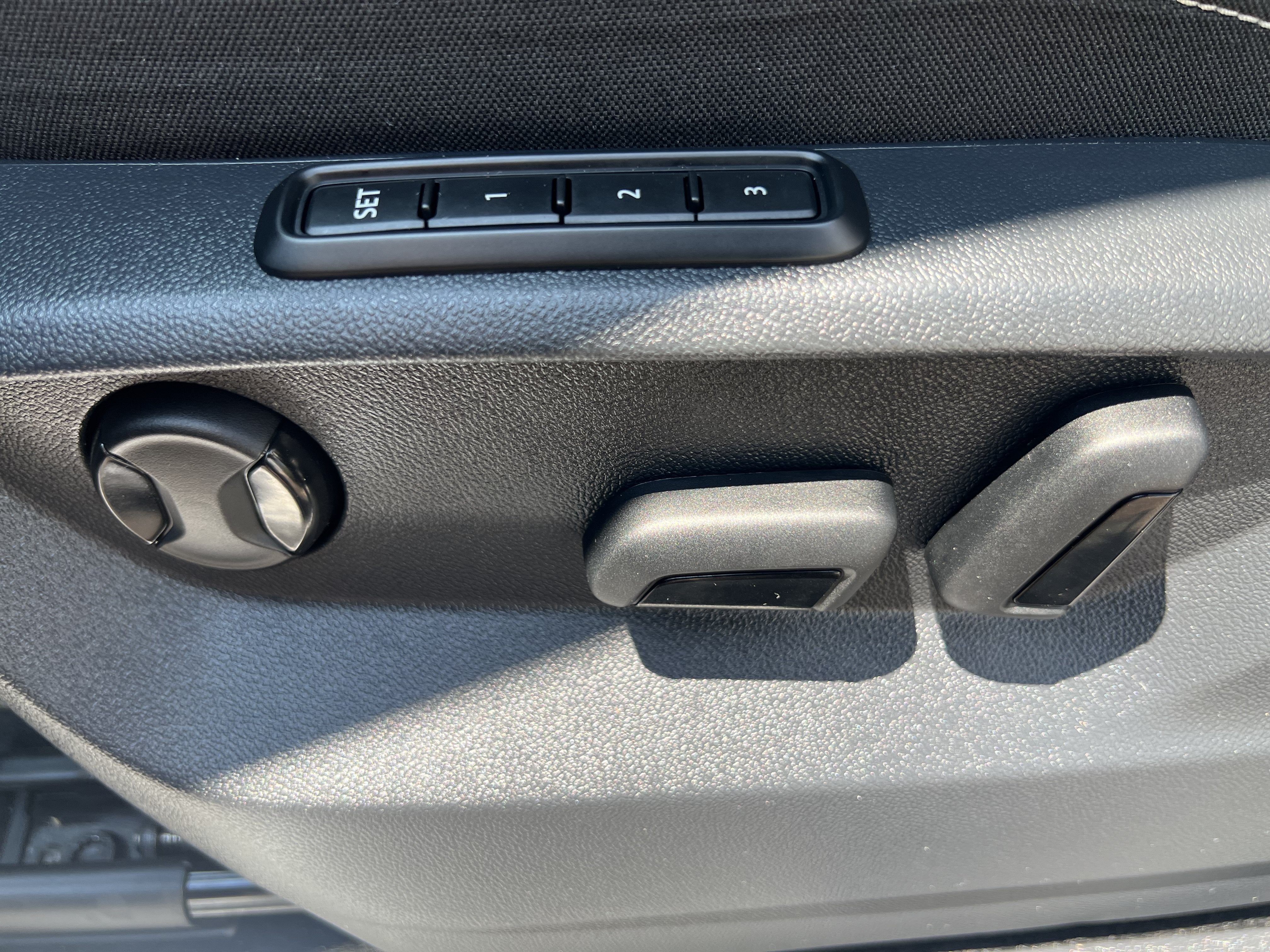 2023 Volkswagen Tiguan SEL R-Line