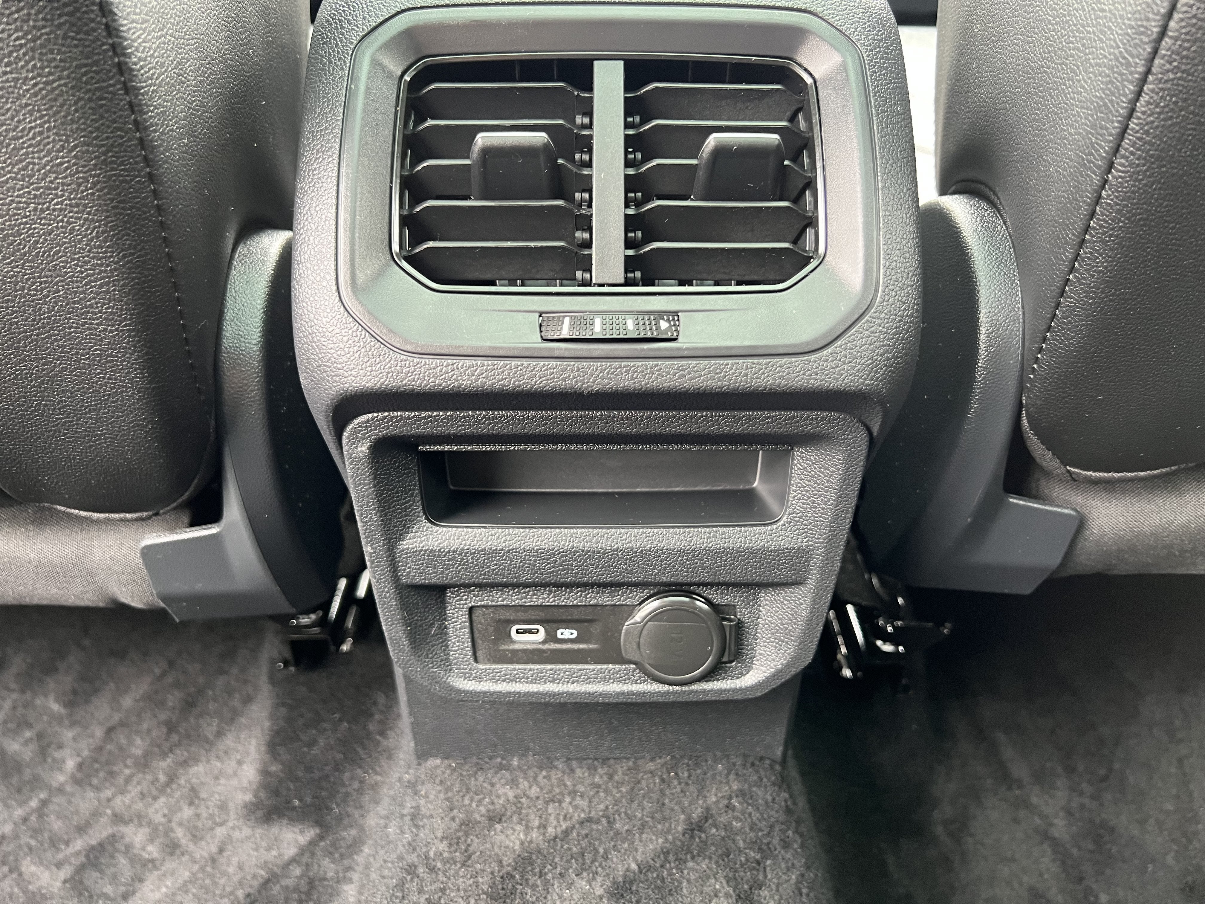2023 Volkswagen Tiguan SEL R-Line
