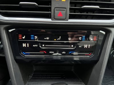 2025 Volkswagen Taos SEL w/black wheel package