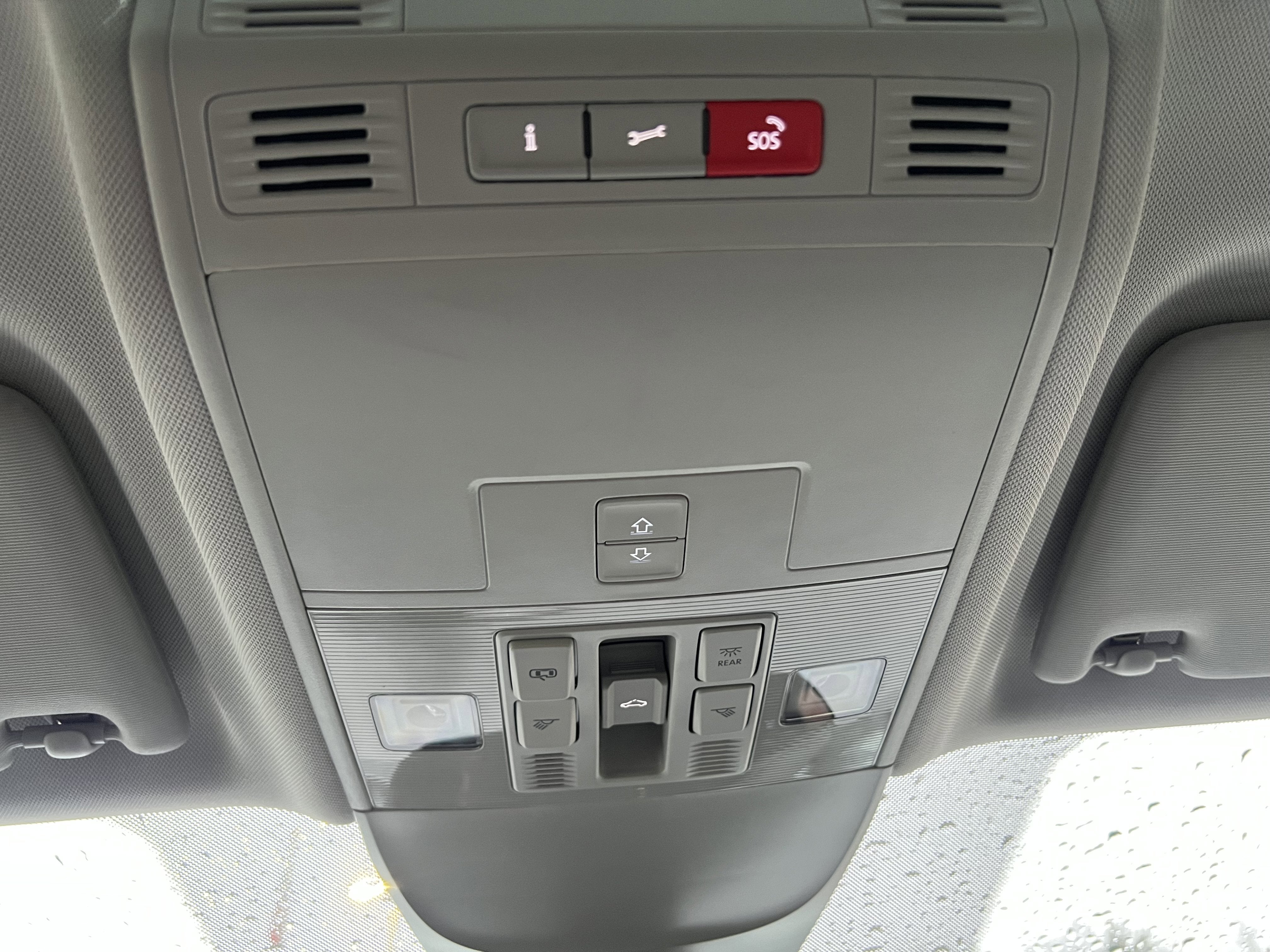 2025 Volkswagen Taos SEL w/black wheel package