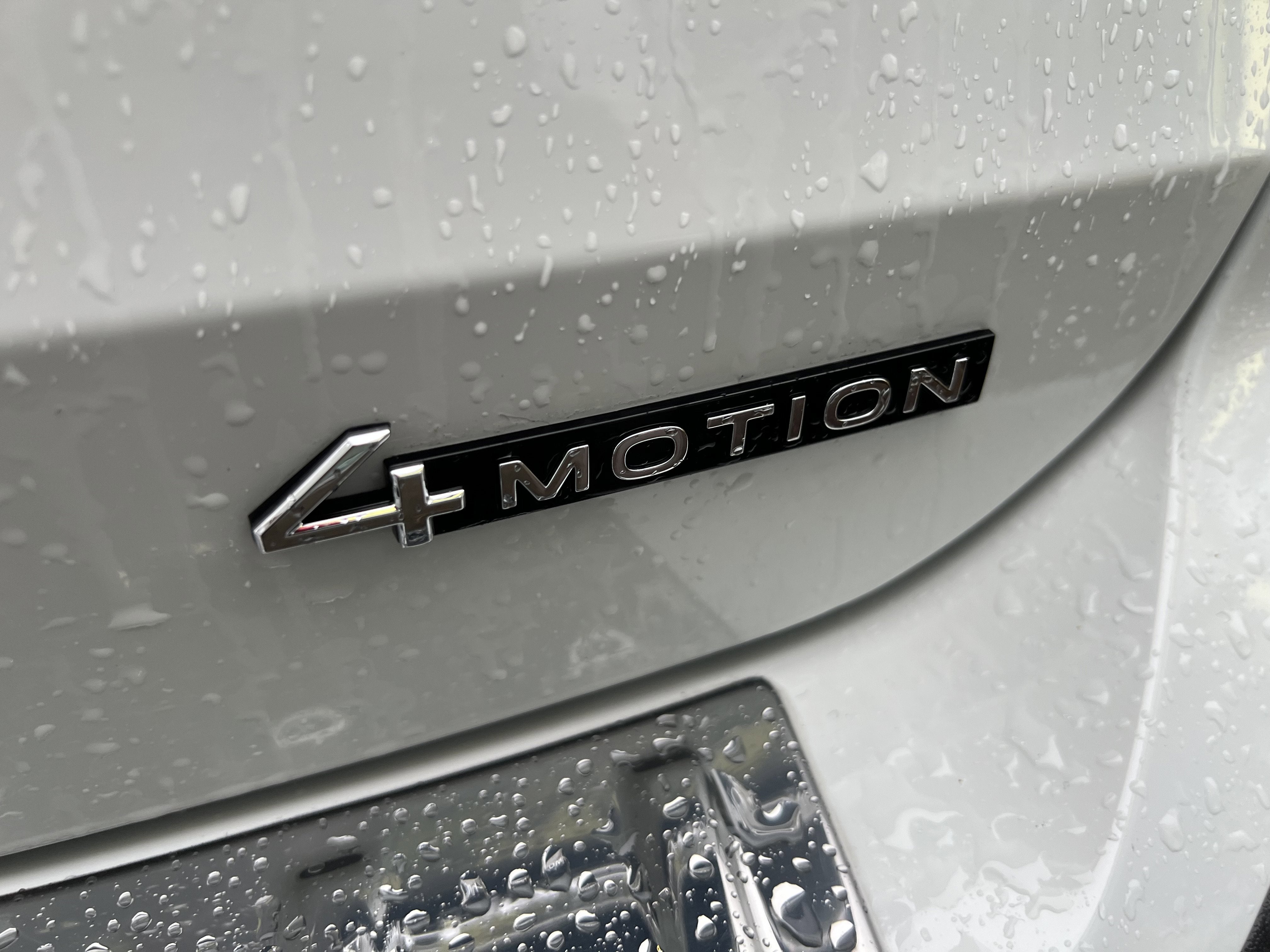 2025 Volkswagen Taos SEL w/black wheel package