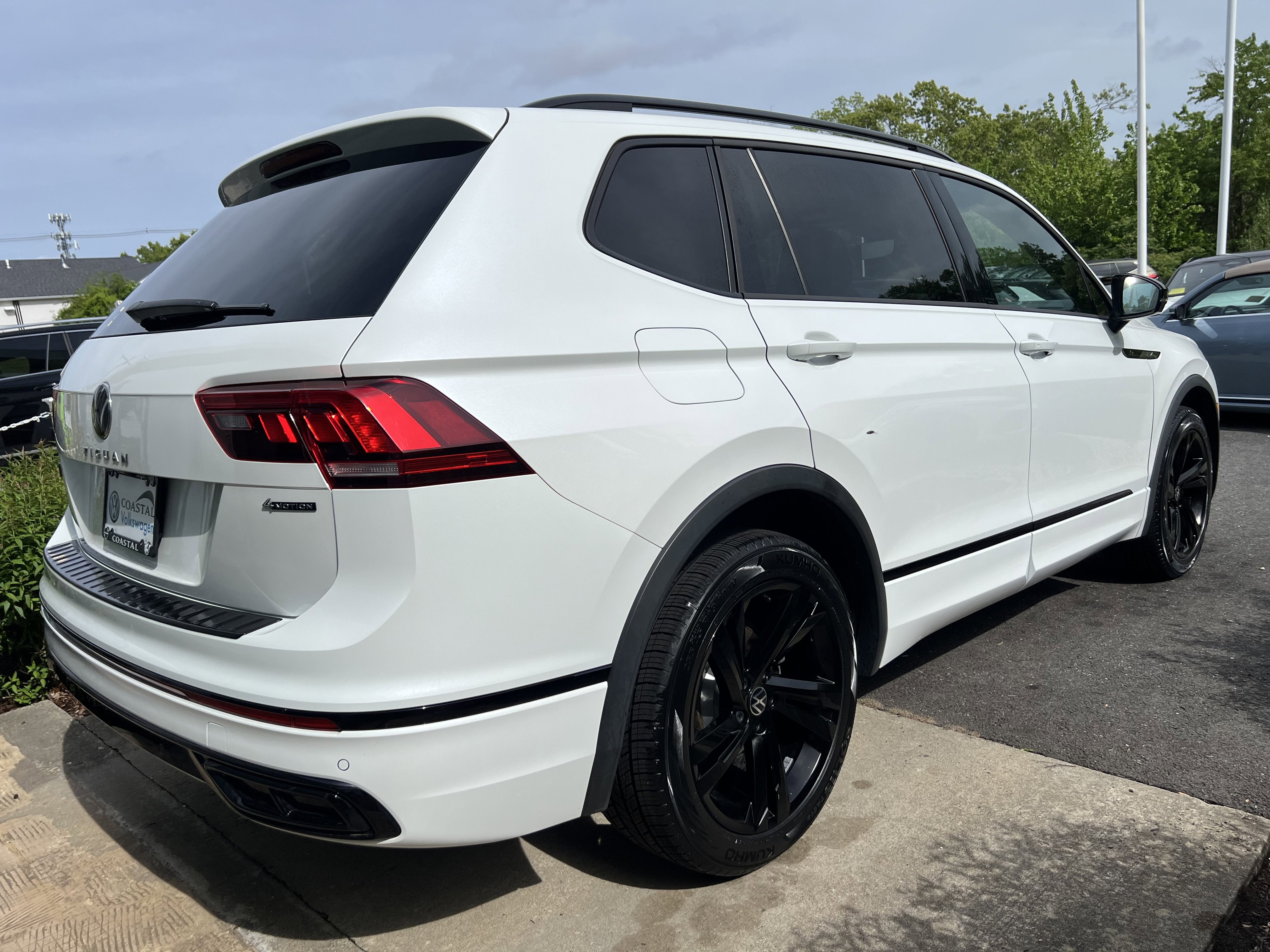 2023 Volkswagen Tiguan SE R-Line Black