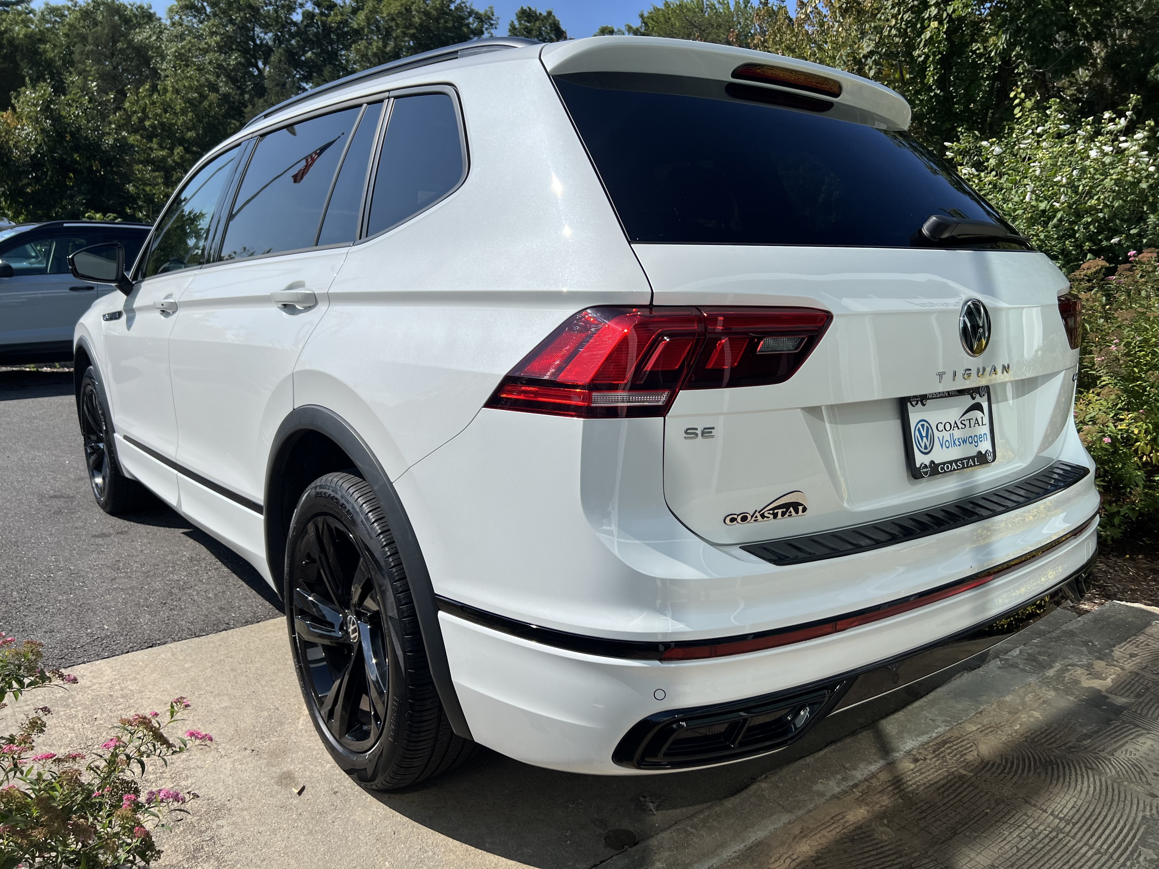 2023 Volkswagen Tiguan SE R-Line Black