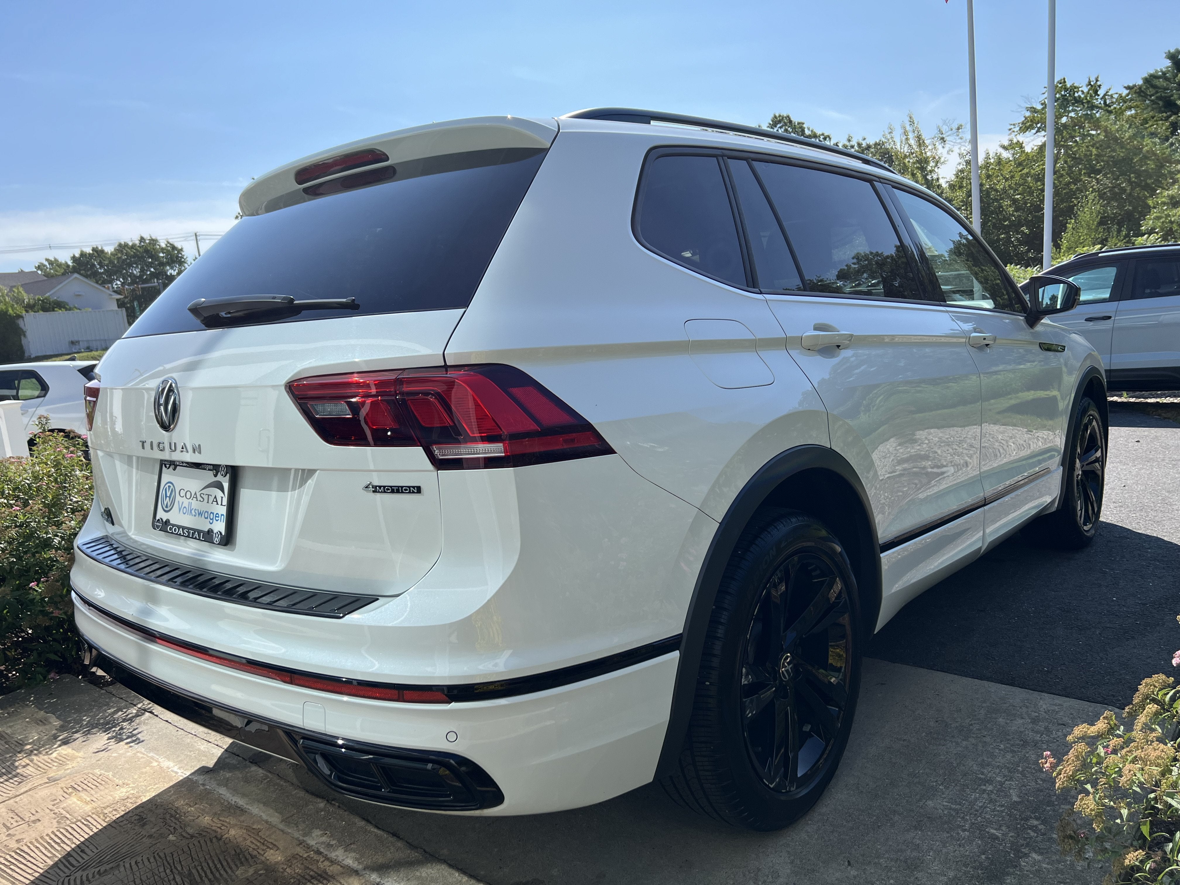 2023 Volkswagen Tiguan SE R-Line Black