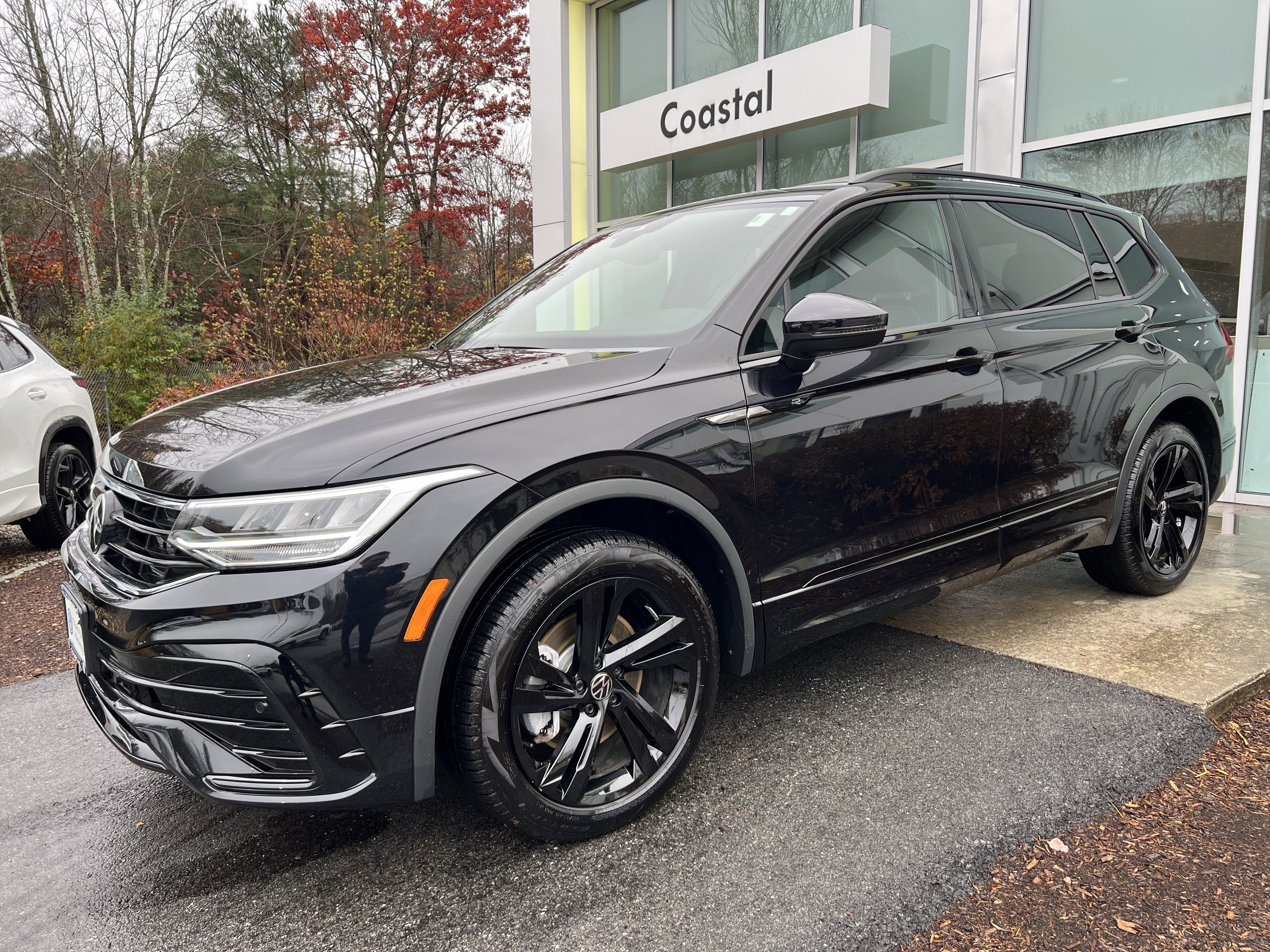 2024 Volkswagen Tiguan SE R-Line Black