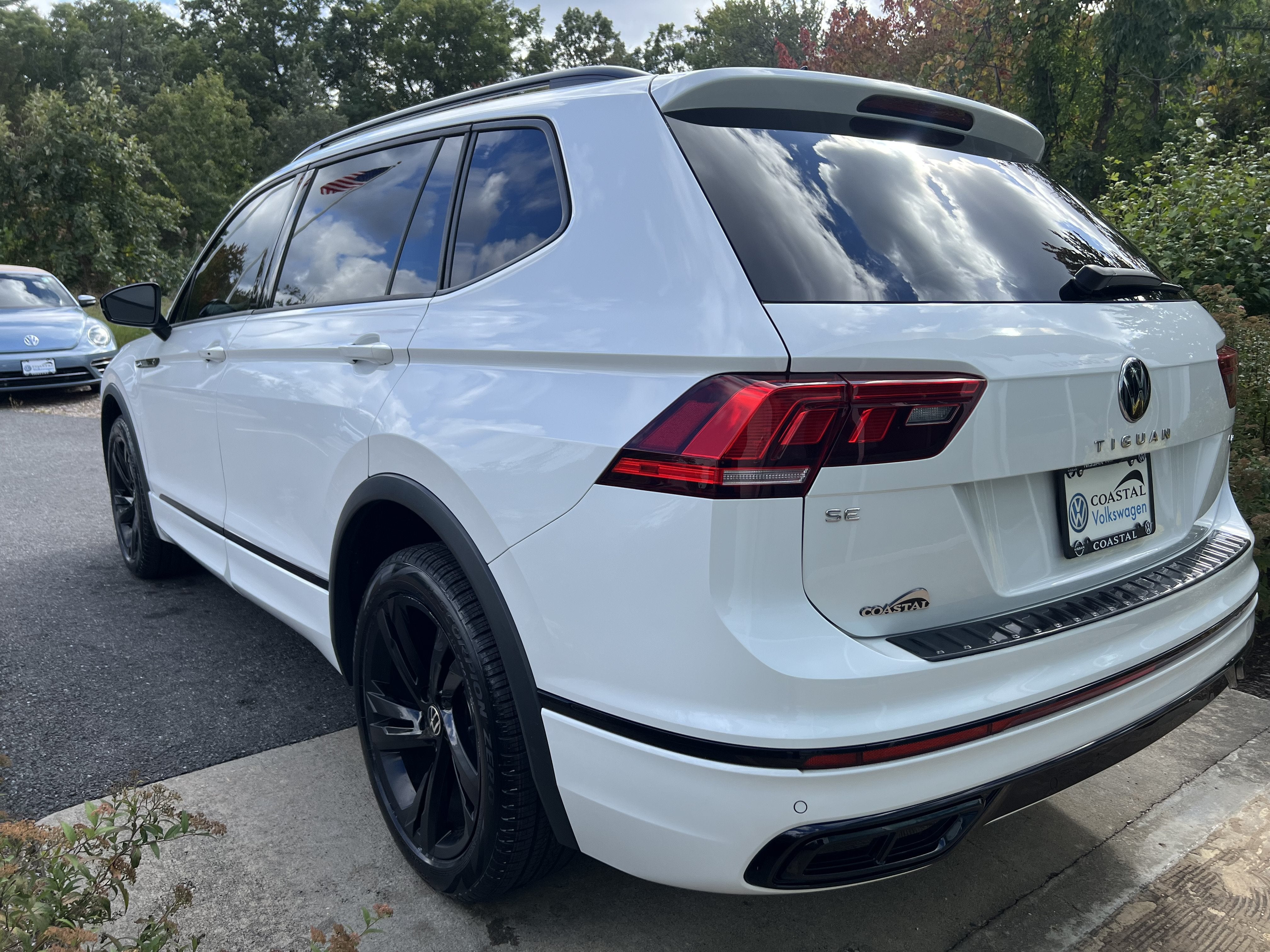 2023 Volkswagen Tiguan SE R-Line Black