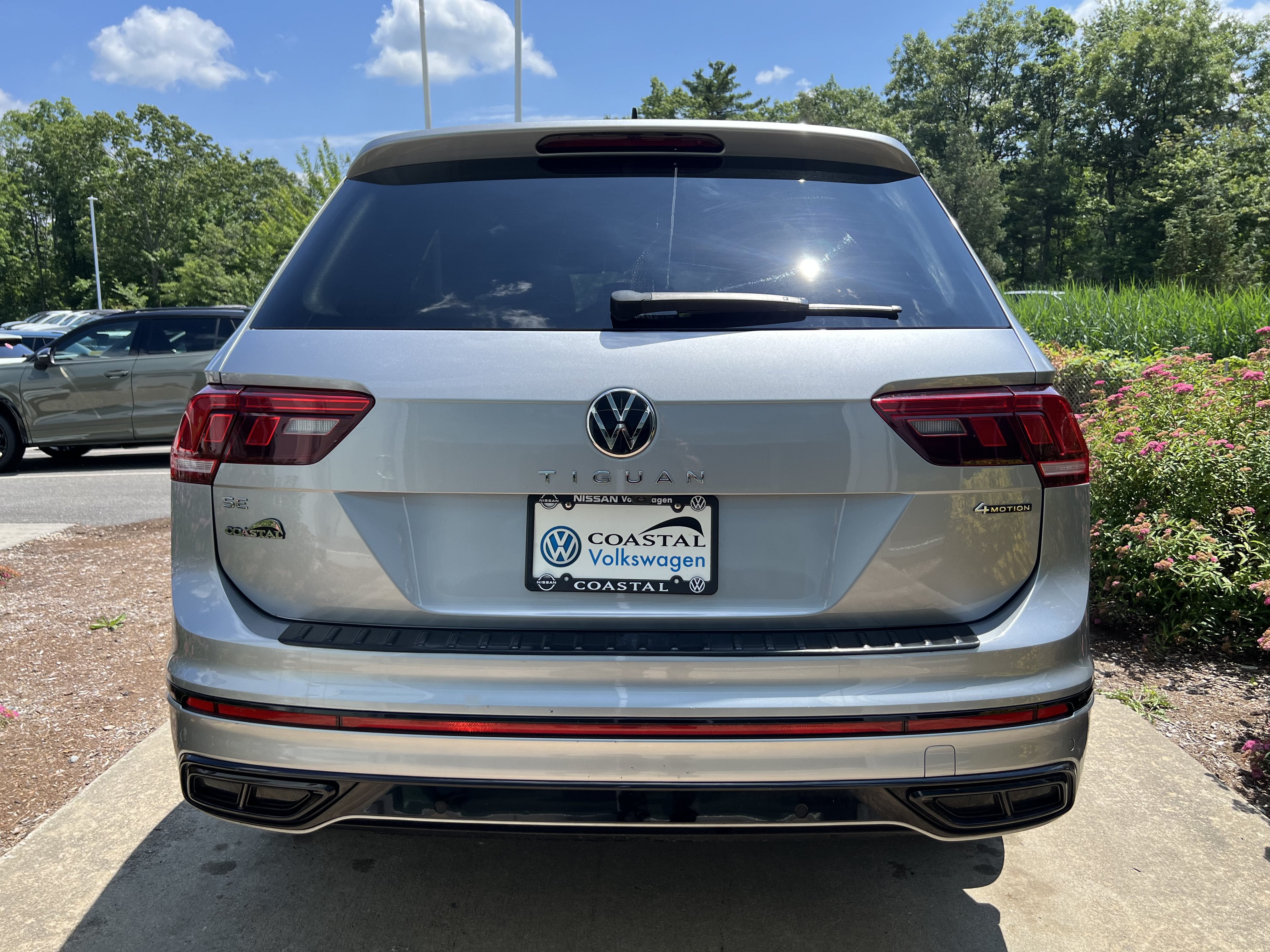 2023 Volkswagen Tiguan SE R-Line Black