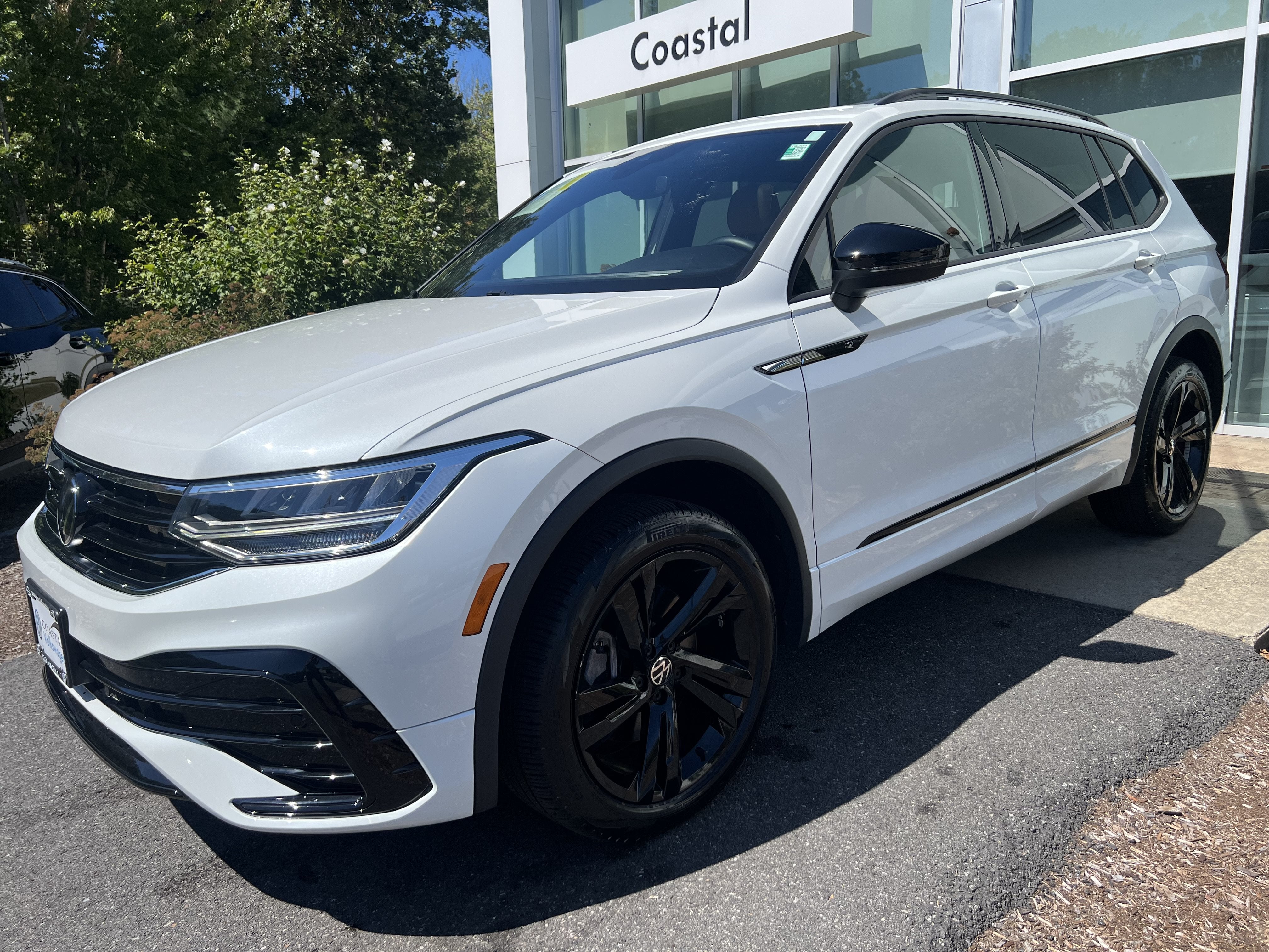 2024 Volkswagen Tiguan SE R-Line Black