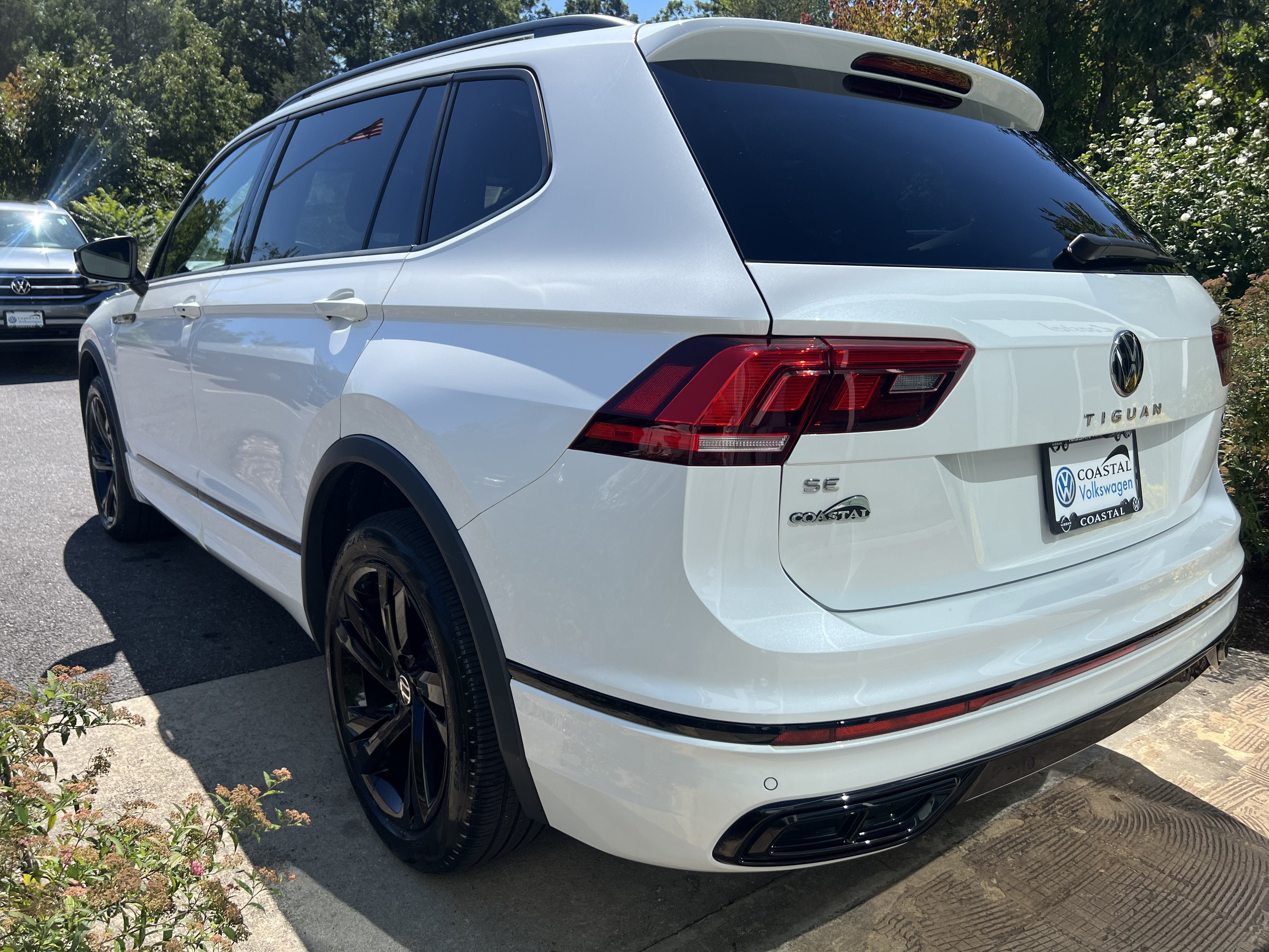 2024 Volkswagen Tiguan SE R-Line Black
