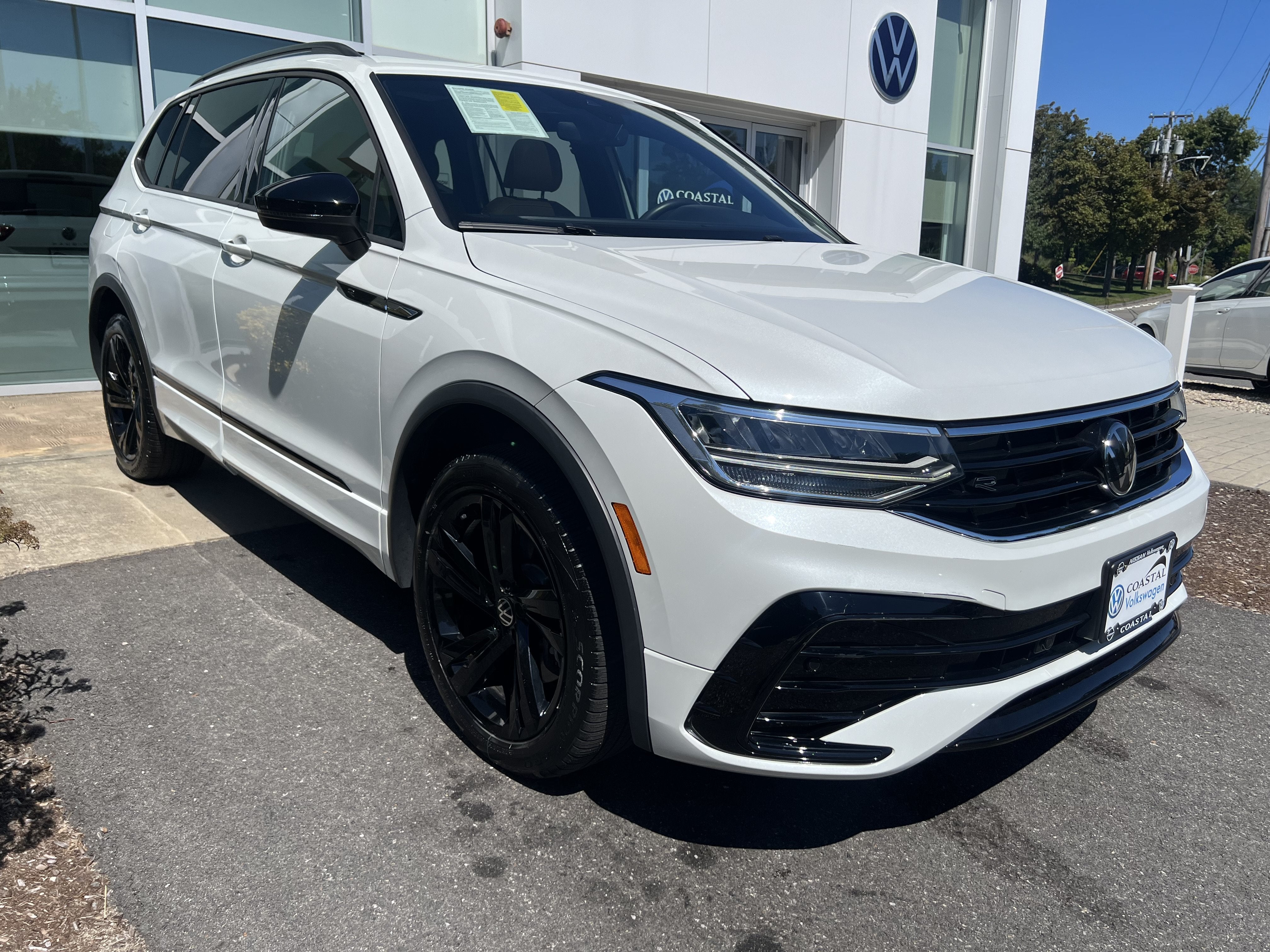 2024 Volkswagen Tiguan SE R-Line Black