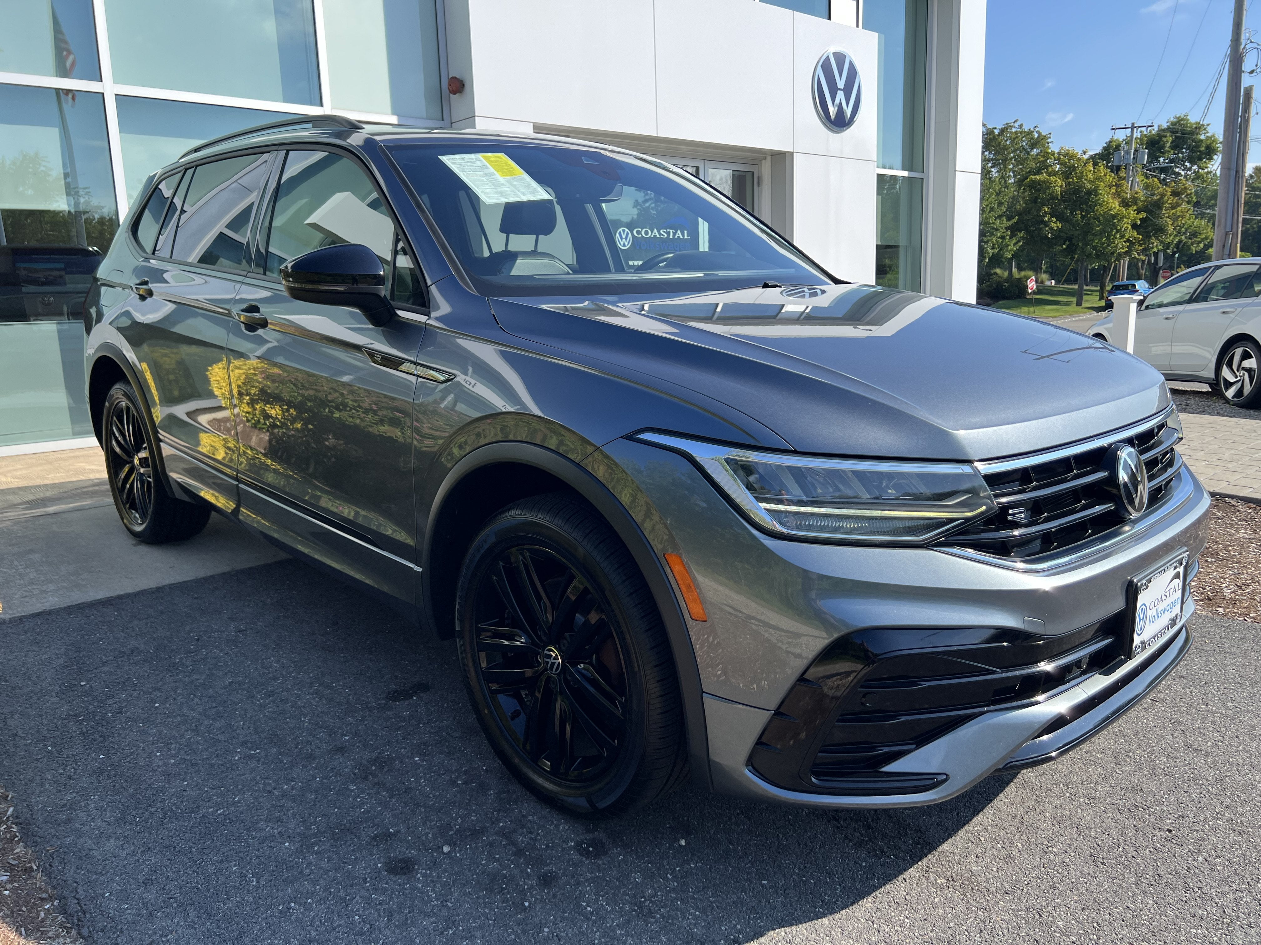 2022 Volkswagen Tiguan SE R-Line Black